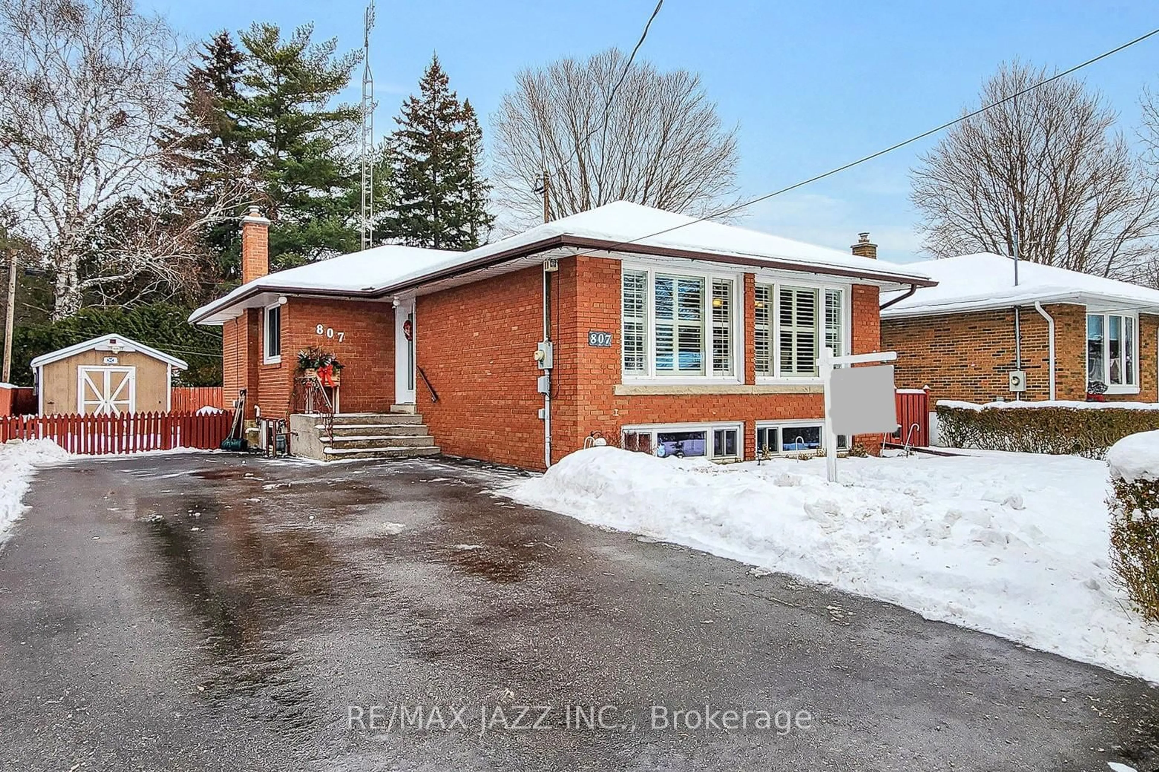 Home with brick exterior material, street for 807 Annes St, Whitby Ontario L1N 5K6