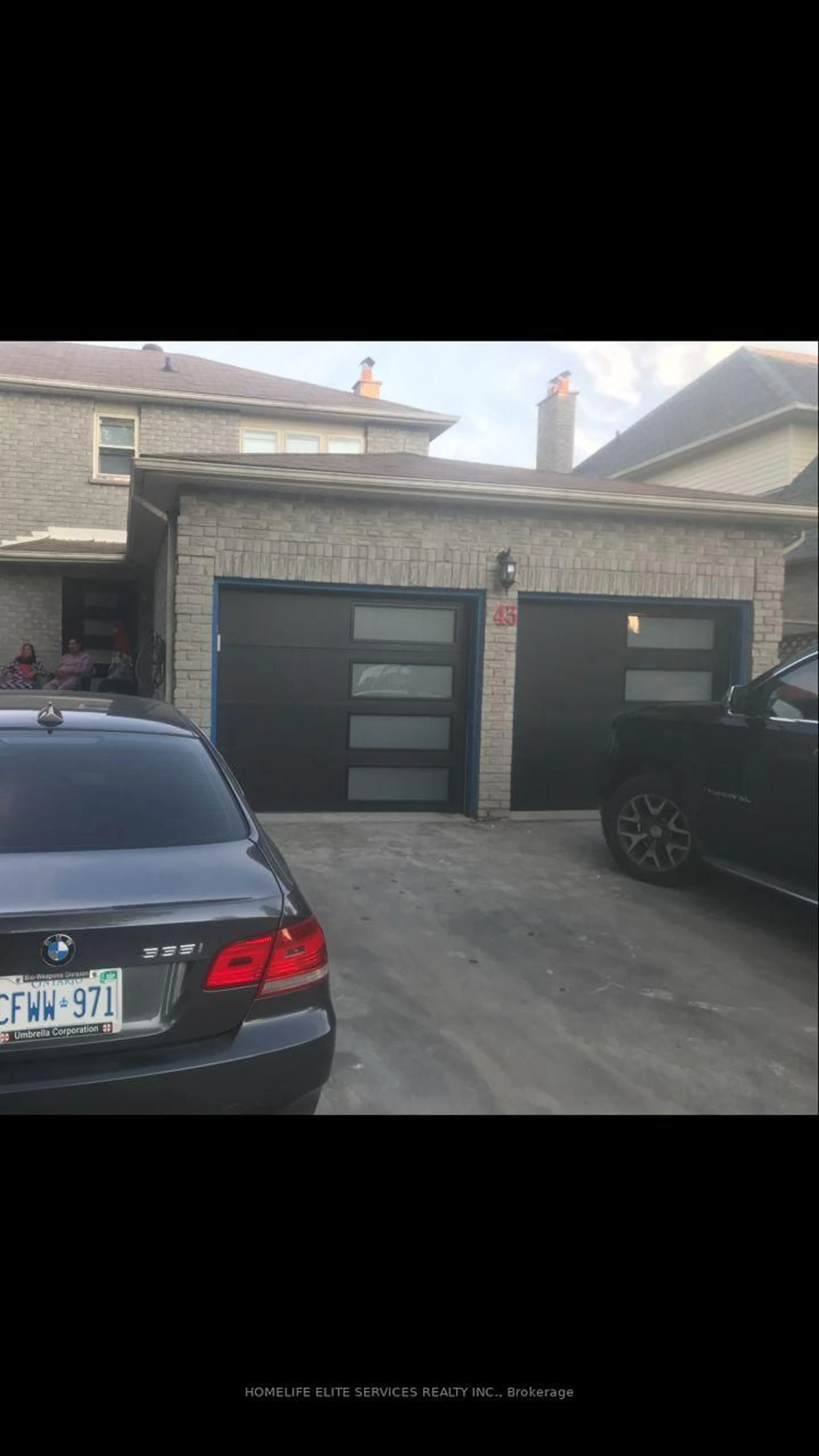 Indoor garage for 43 Bellwood Dr, Whitby Ontario L1N 2E3