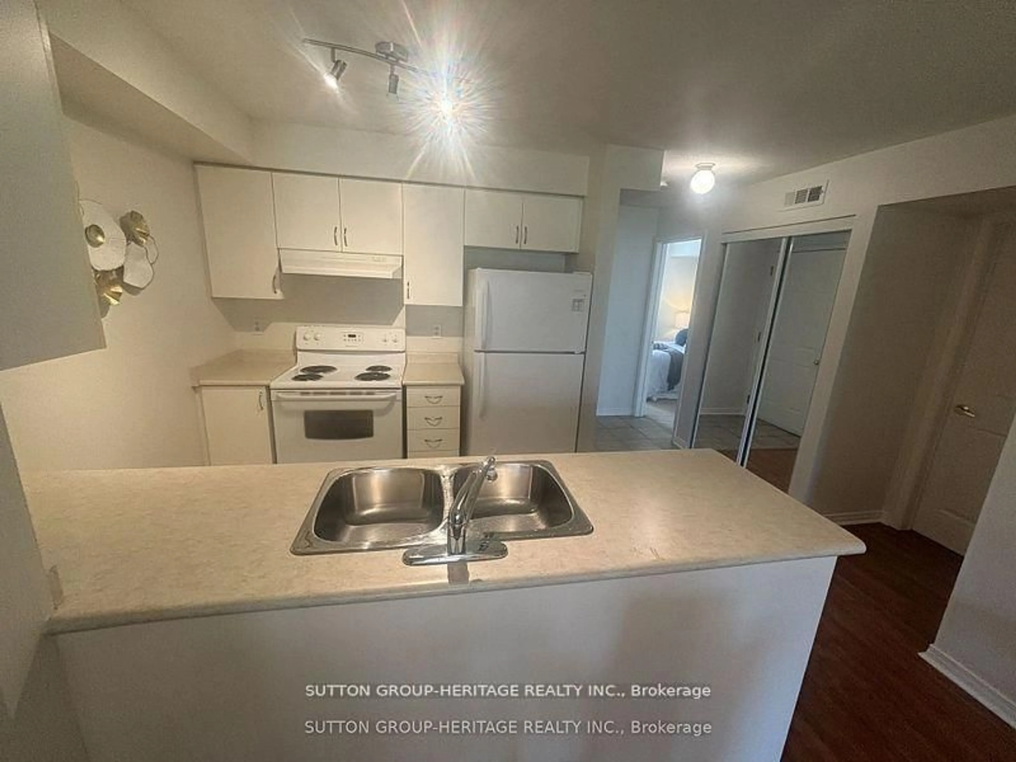 Standard kitchen, floor is not visible for 45 Petra Way #1, Whitby Ontario L1R 0A7