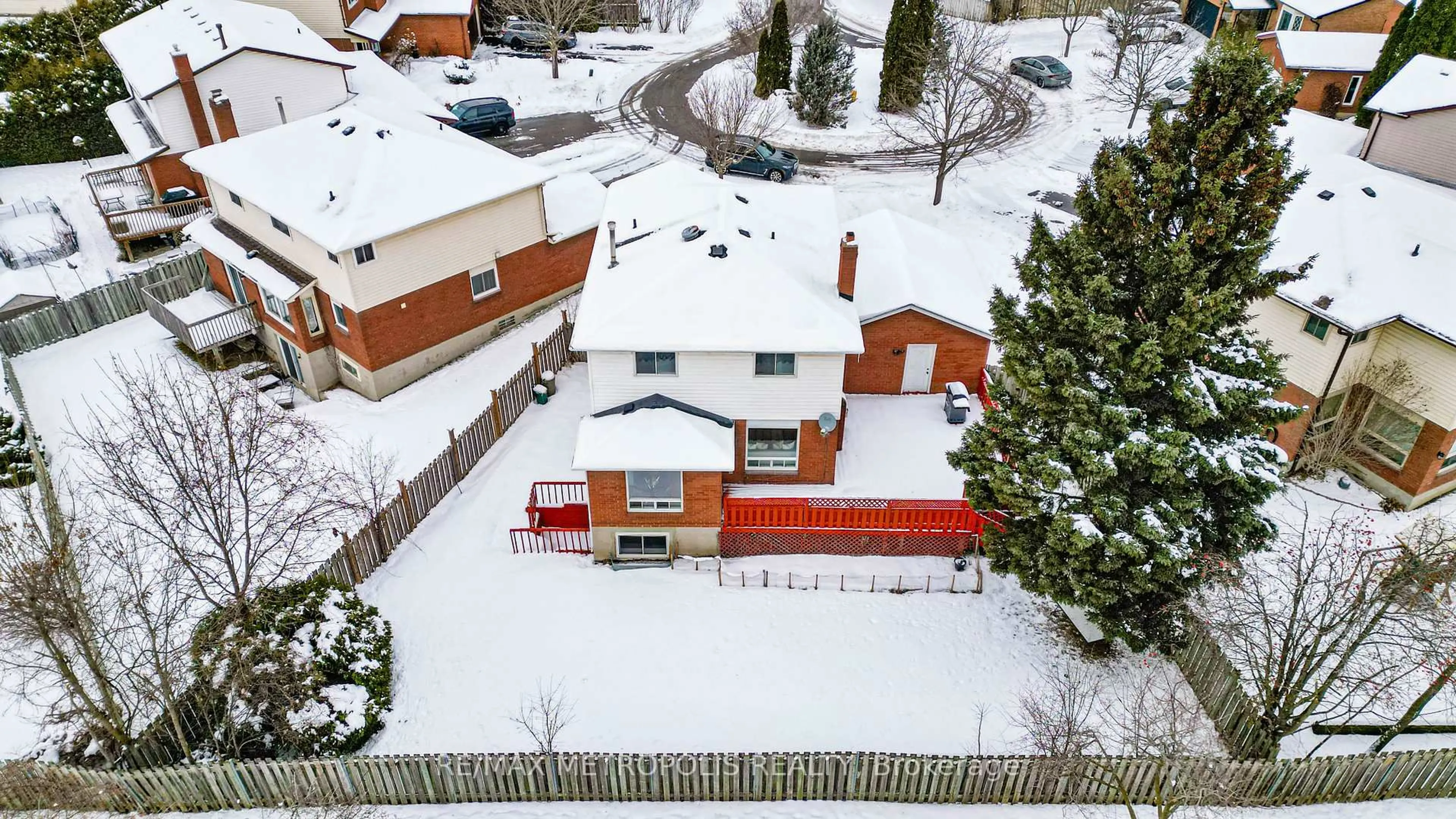 A pic from outside/outdoor area/front of a property/back of a property/a pic from drone, building for 332 Nina Crt, Oshawa Ontario L1K 1S7