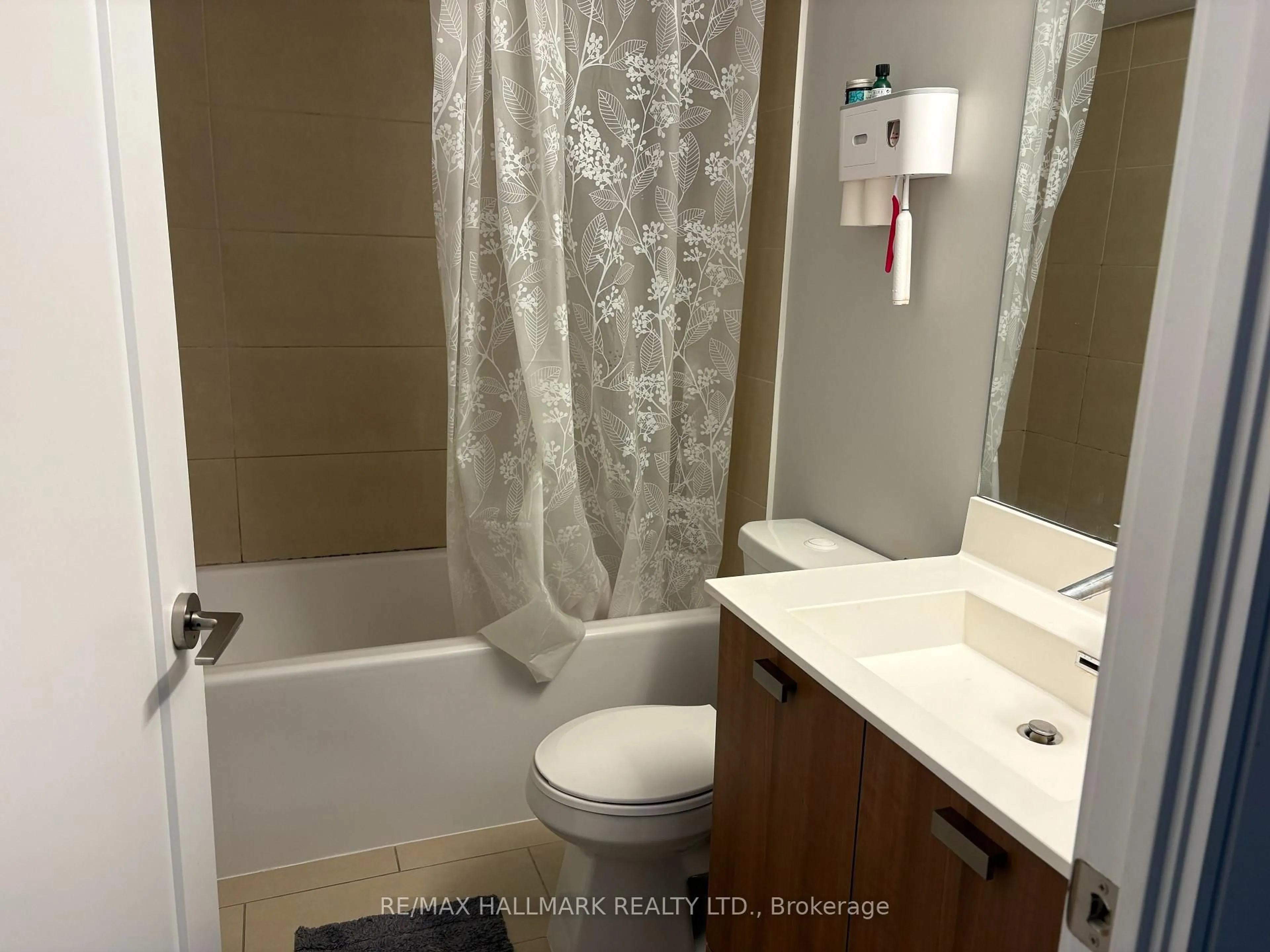 Standard bathroom, unknown for 275 Village Green Sq #420, Toronto Ontario M1S 0L8