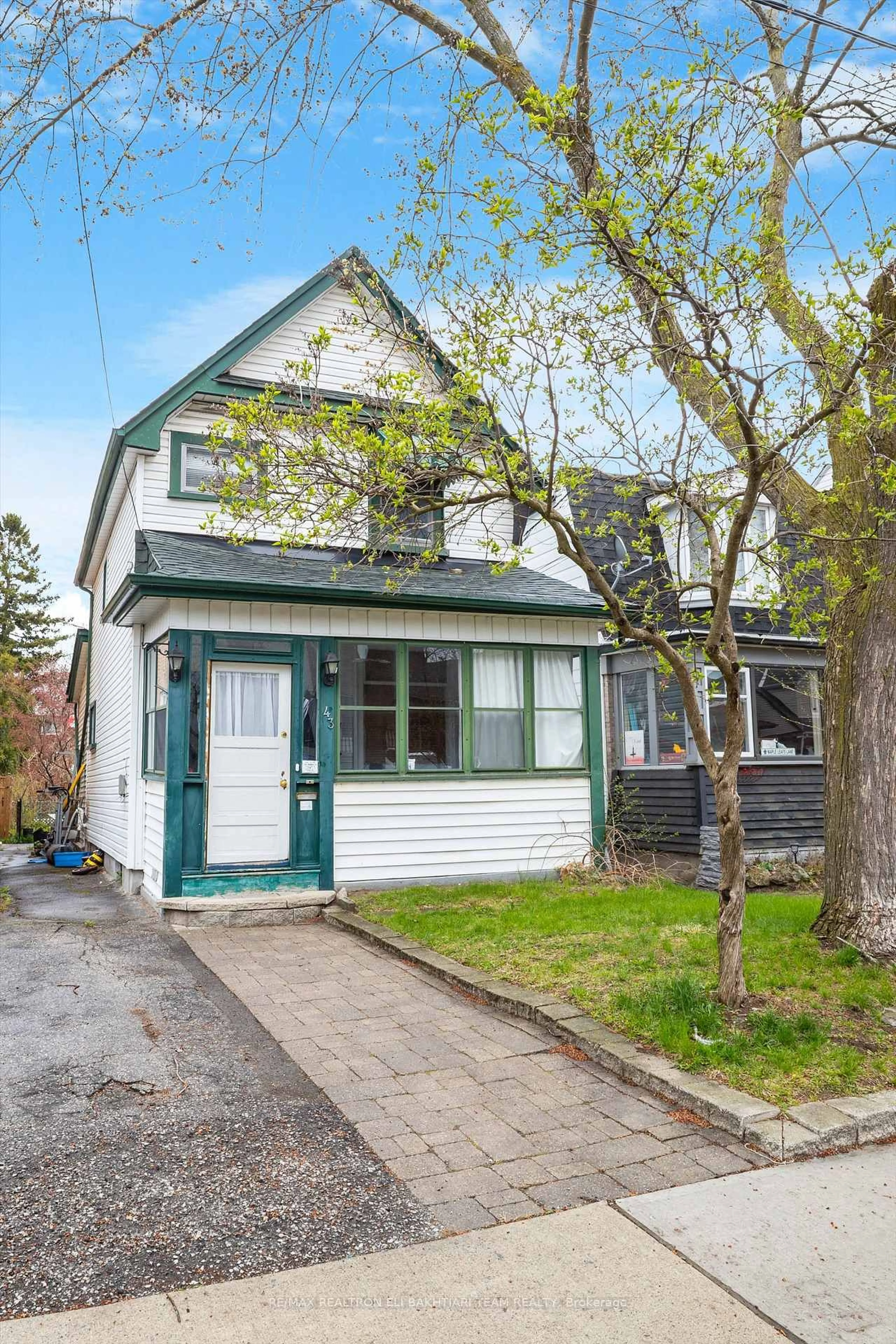 Home with vinyl exterior material, street for 43 King Edward Ave, Toronto Ontario M4C 5J5