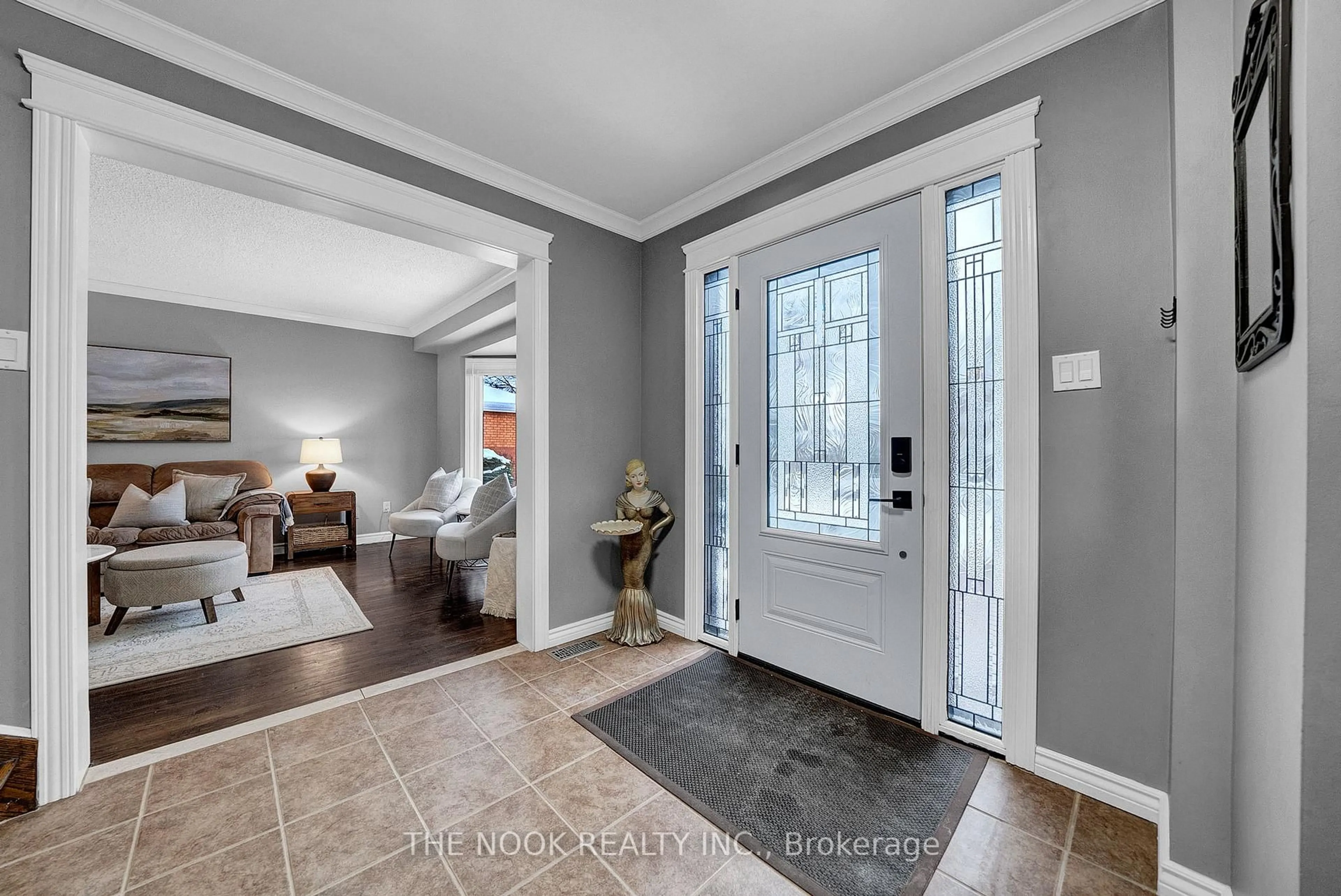 Indoor entryway for 68 Foster Creek Dr, Clarington Ontario L1B 1G4