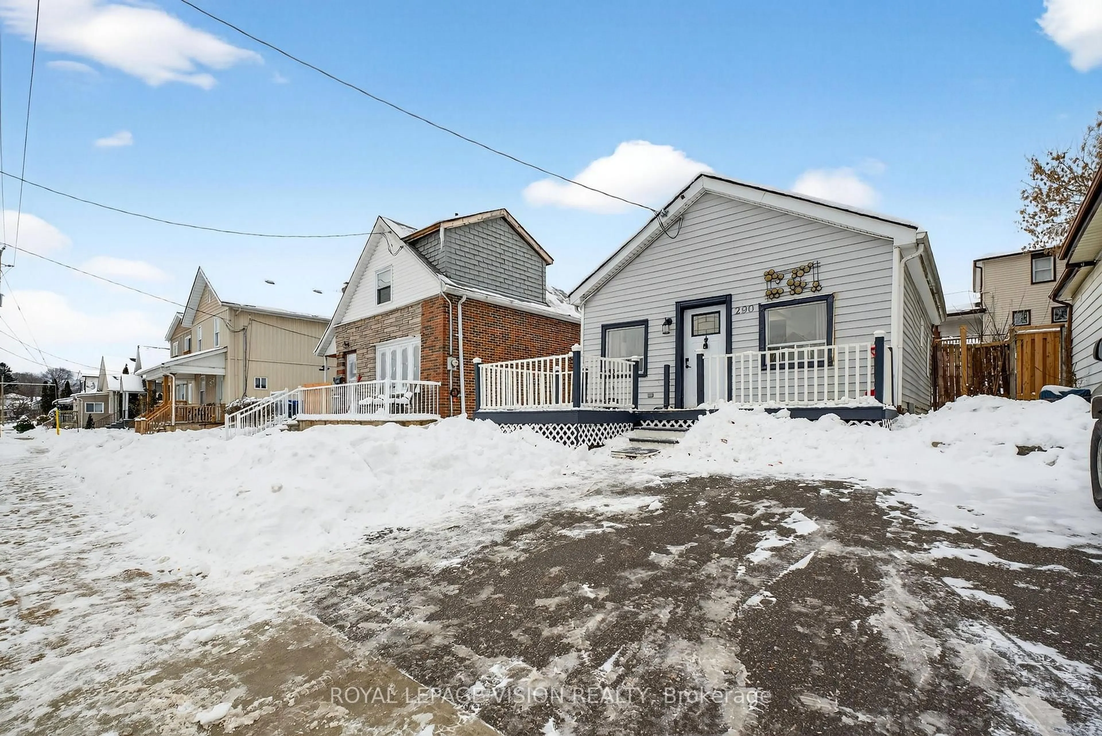 Unknown for 290 Nassau St, Oshawa Ontario L1J 4A8