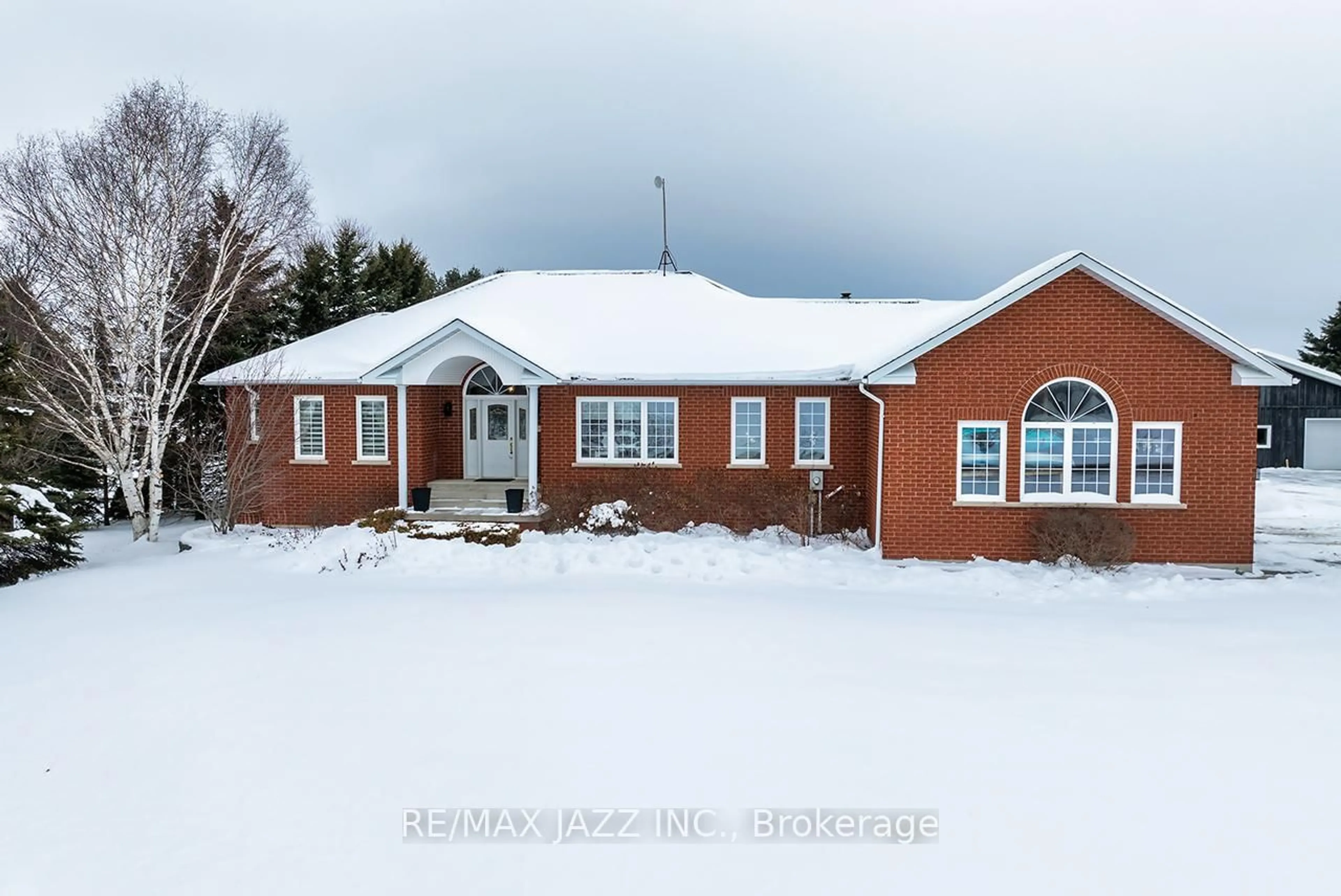 A pic from outside/outdoor area/front of a property/back of a property/a pic from drone, building for 8495 Enfield Rd, Clarington Ontario L0B 1J0