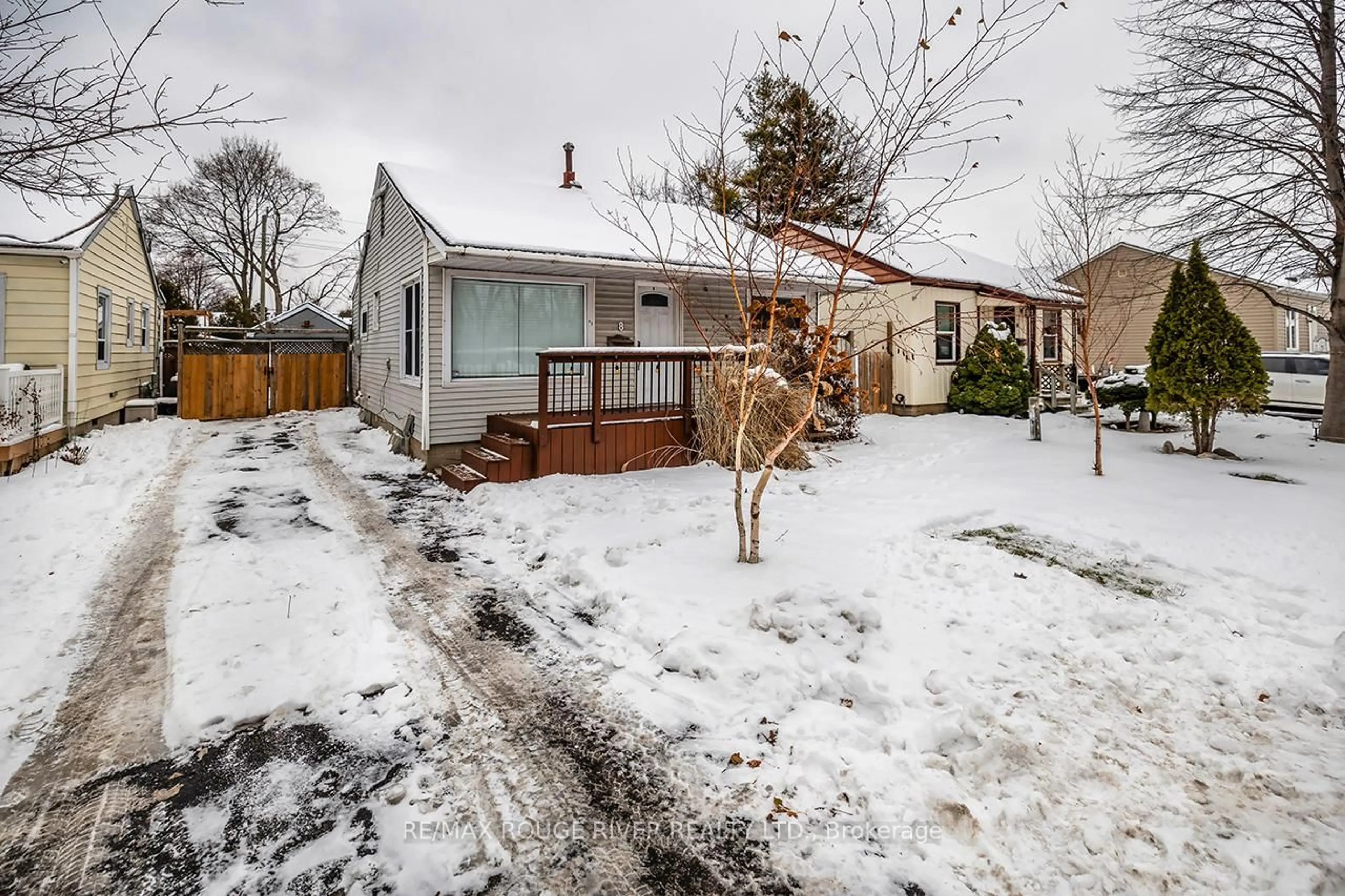 A pic from outside/outdoor area/front of a property/back of a property/a pic from drone, street for 8 Birch Cres, Ajax Ontario L1S 1X4