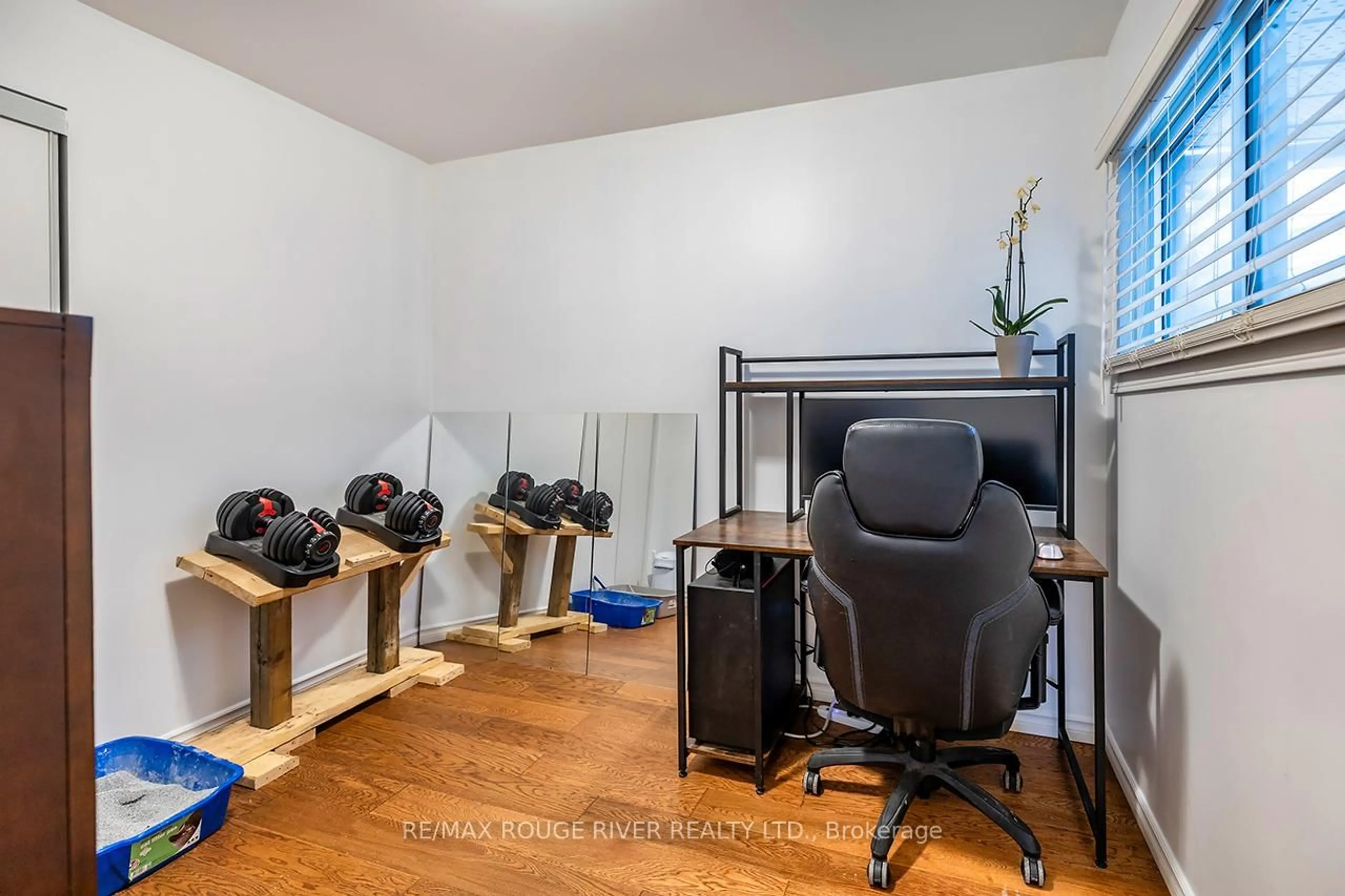 A pic of a room for 8 Birch Cres, Ajax Ontario L1S 1X4