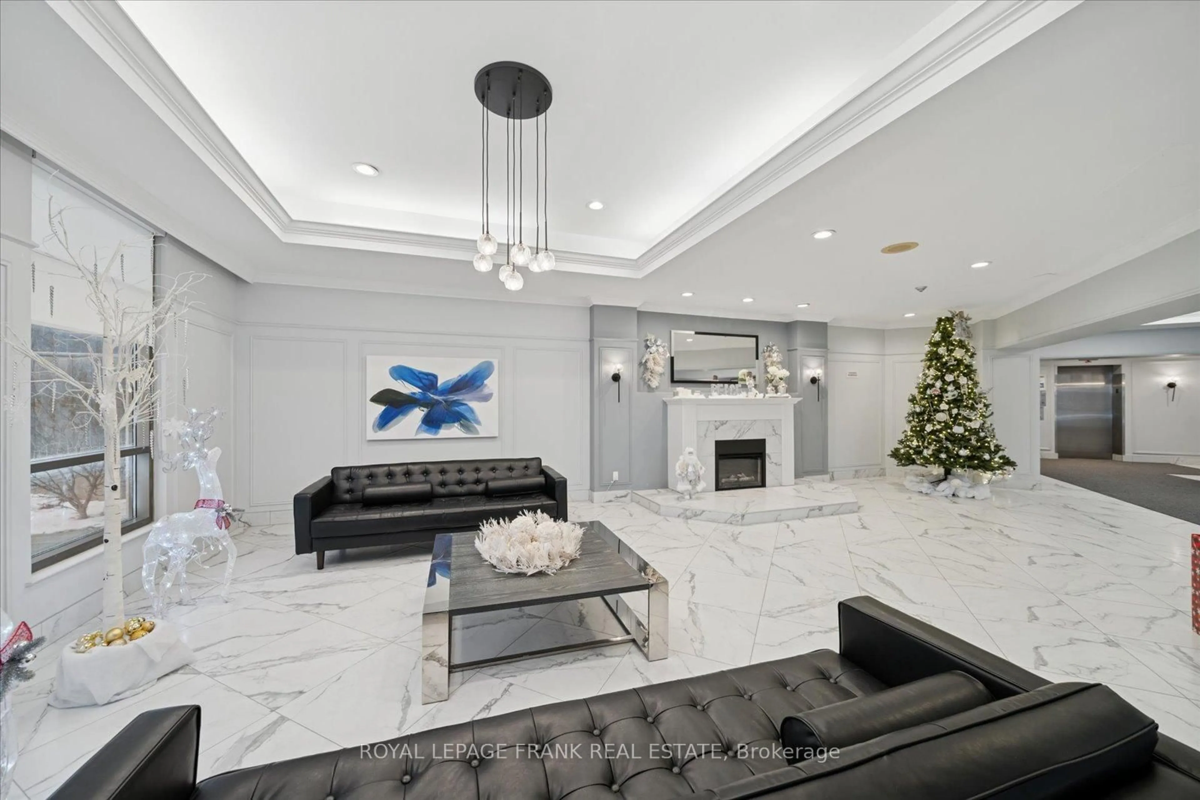 Lobby for 712 Rossland Rd #1209, Whitby Ontario L1N 9E8