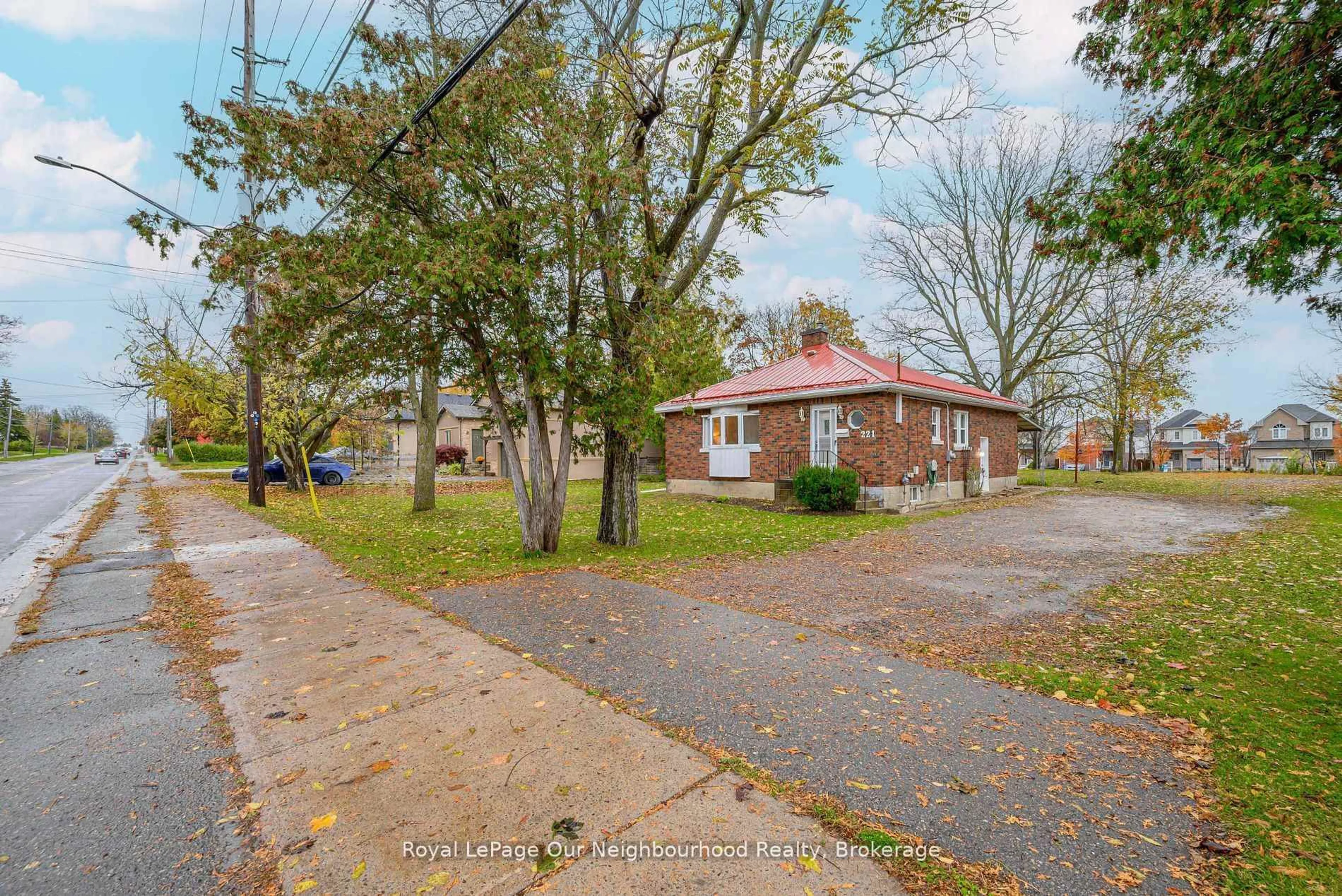 A pic from outside/outdoor area/front of a property/back of a property/a pic from drone, street for 221 Liberty St, Clarington Ontario L1C 2M6