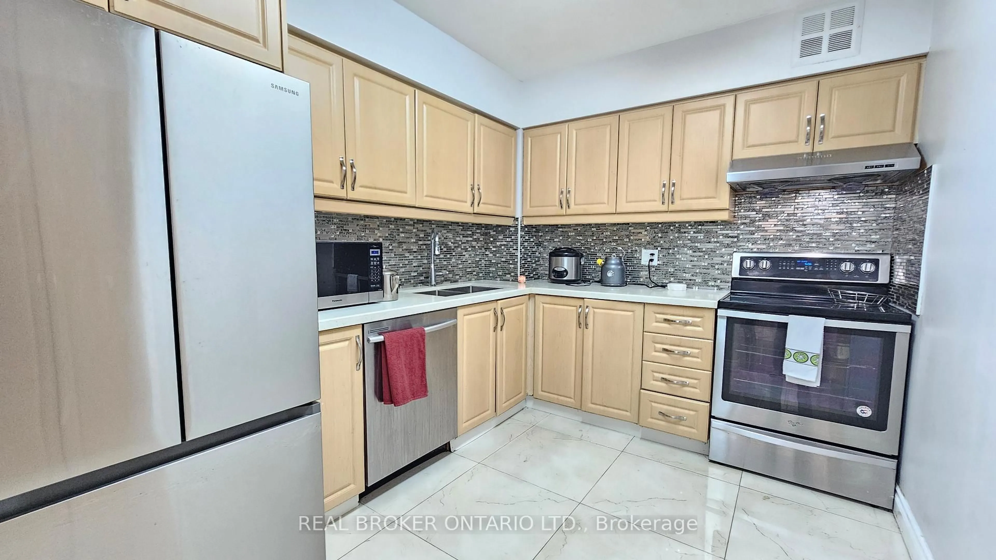 Standard kitchen, ceramic/tile floor for 39 Kimbercroft Crt #414, Toronto Ontario M1S 5B5