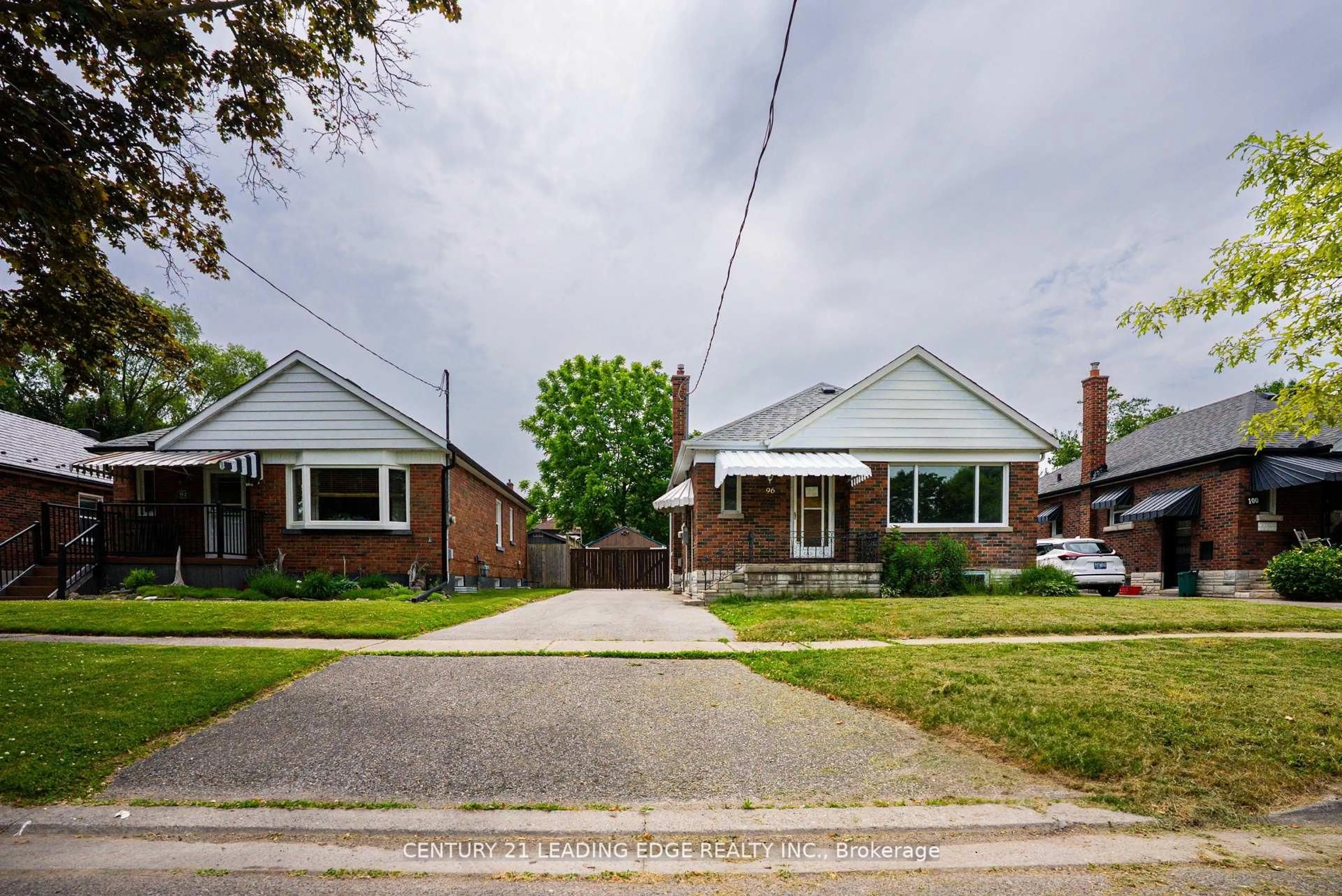 Home with brick exterior material, street for 96 Oakes Ave, Oshawa Ontario L1G 6C6