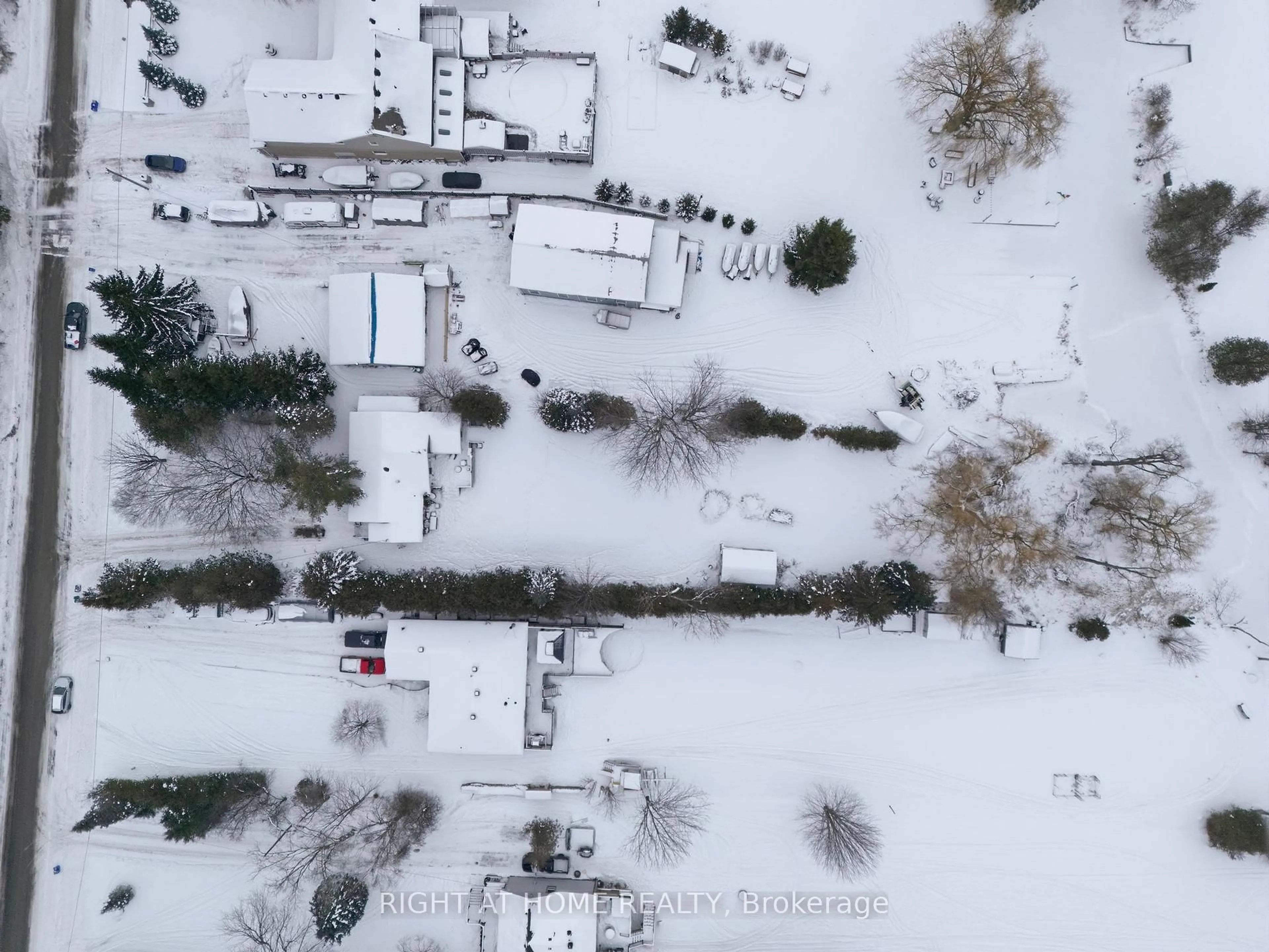 A pic from outside/outdoor area/front of a property/back of a property/a pic from drone, street for 3280 Chandler Dr, Scugog Ontario L9L 1B6
