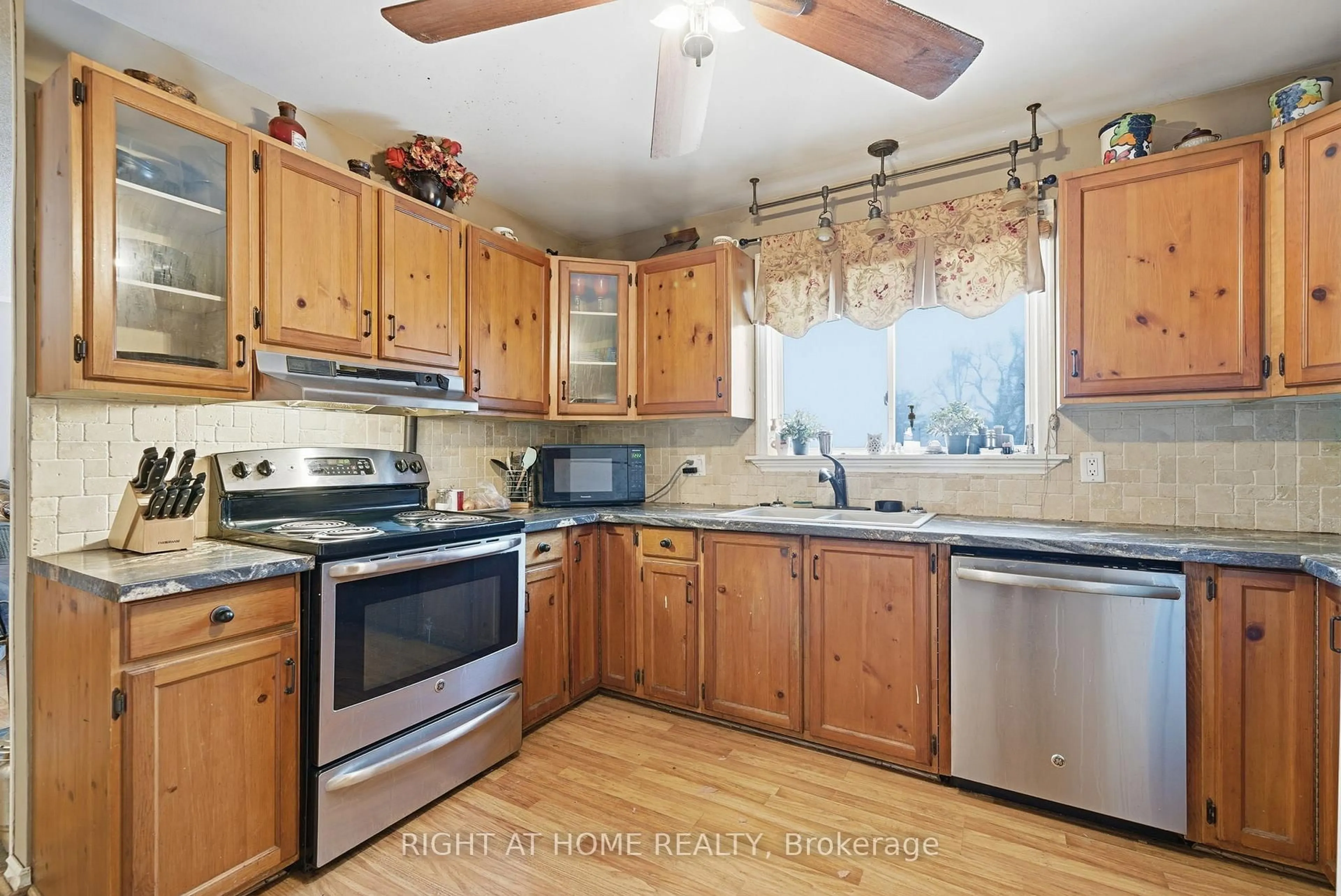 Standard kitchen, unknown for 3280 Chandler Dr, Scugog Ontario L9L 1B6