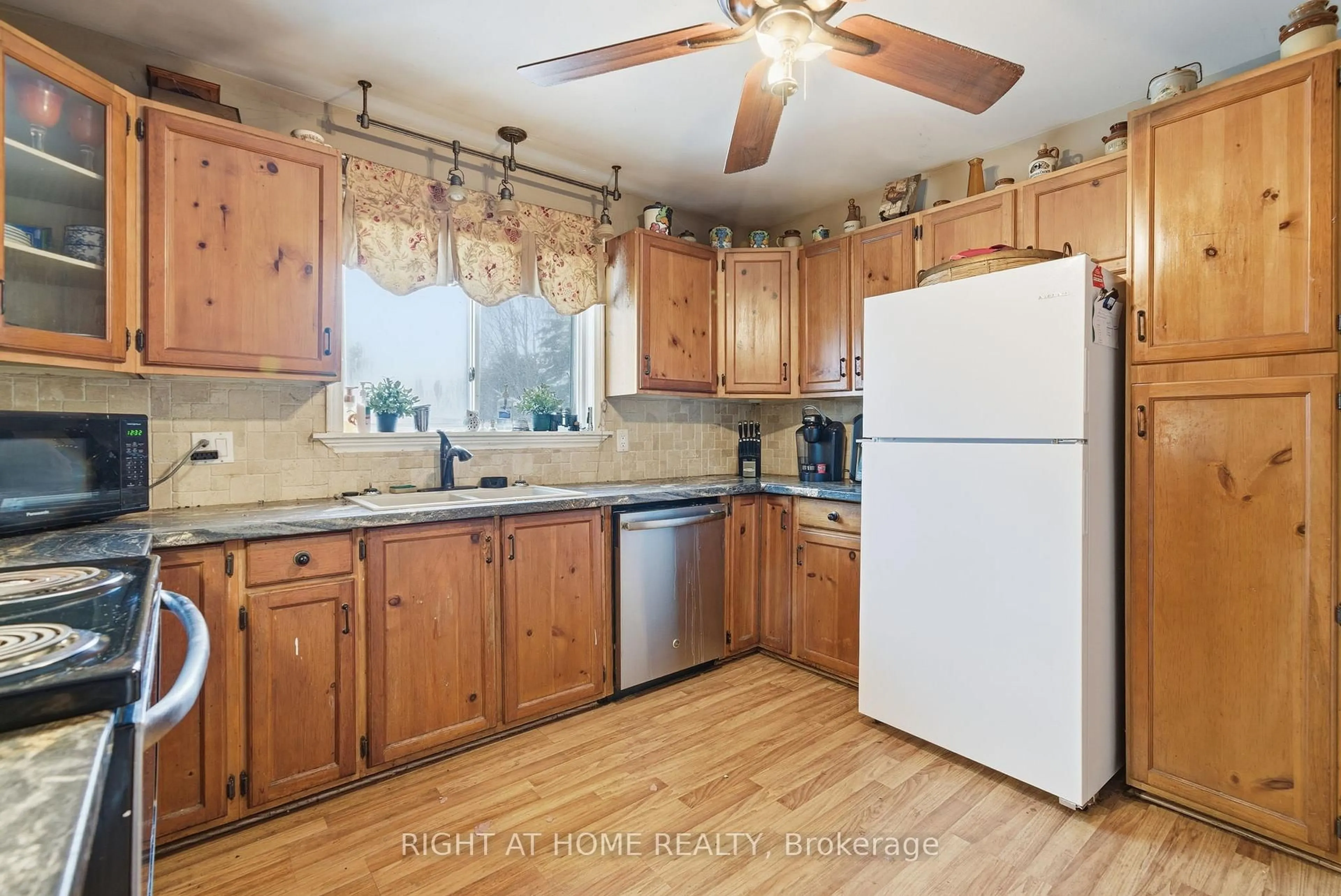 Standard kitchen, unknown for 3280 Chandler Dr, Scugog Ontario L9L 1B6