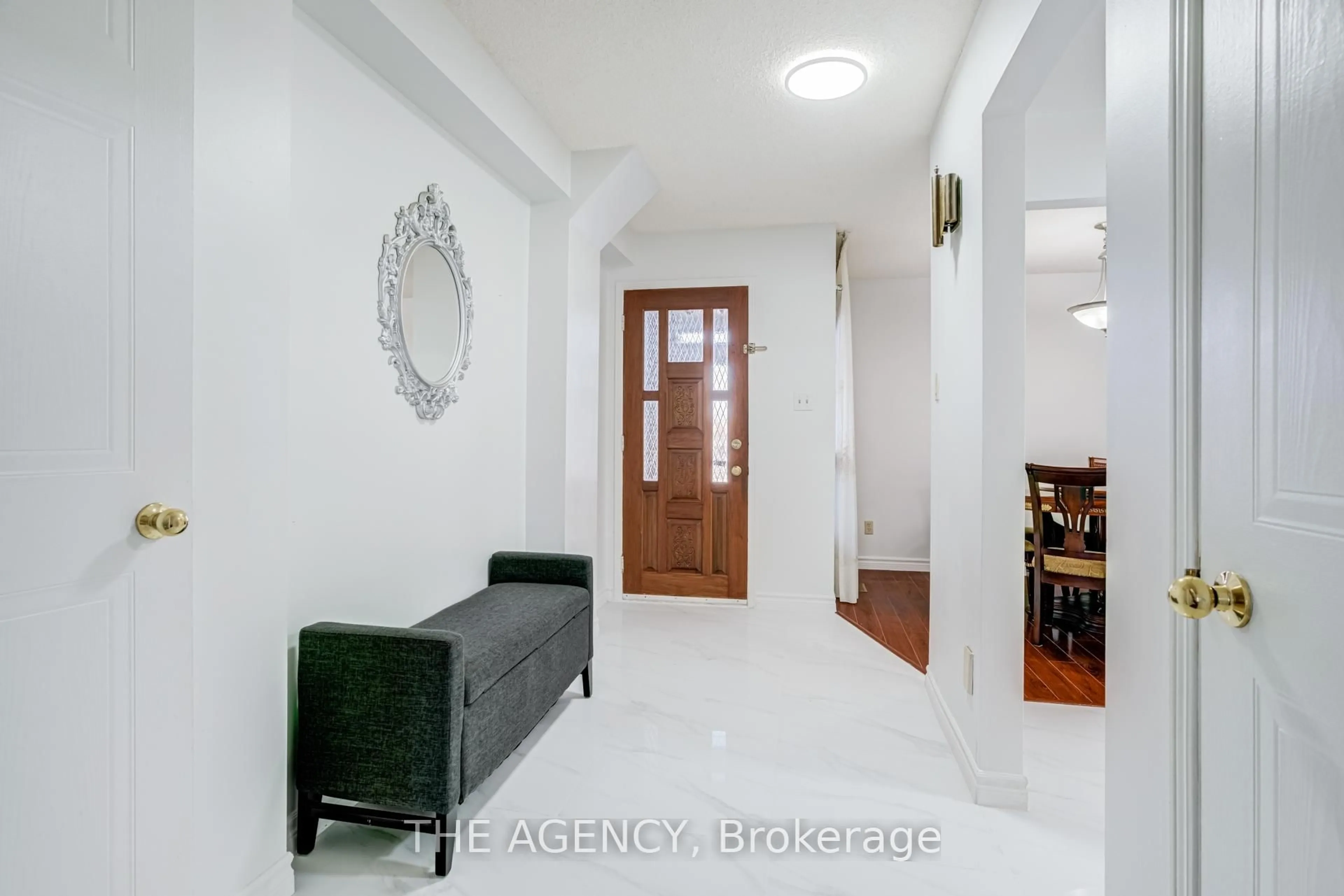 Indoor entryway for 142 Greenbrae Crct, Toronto Ontario M1H 1R3
