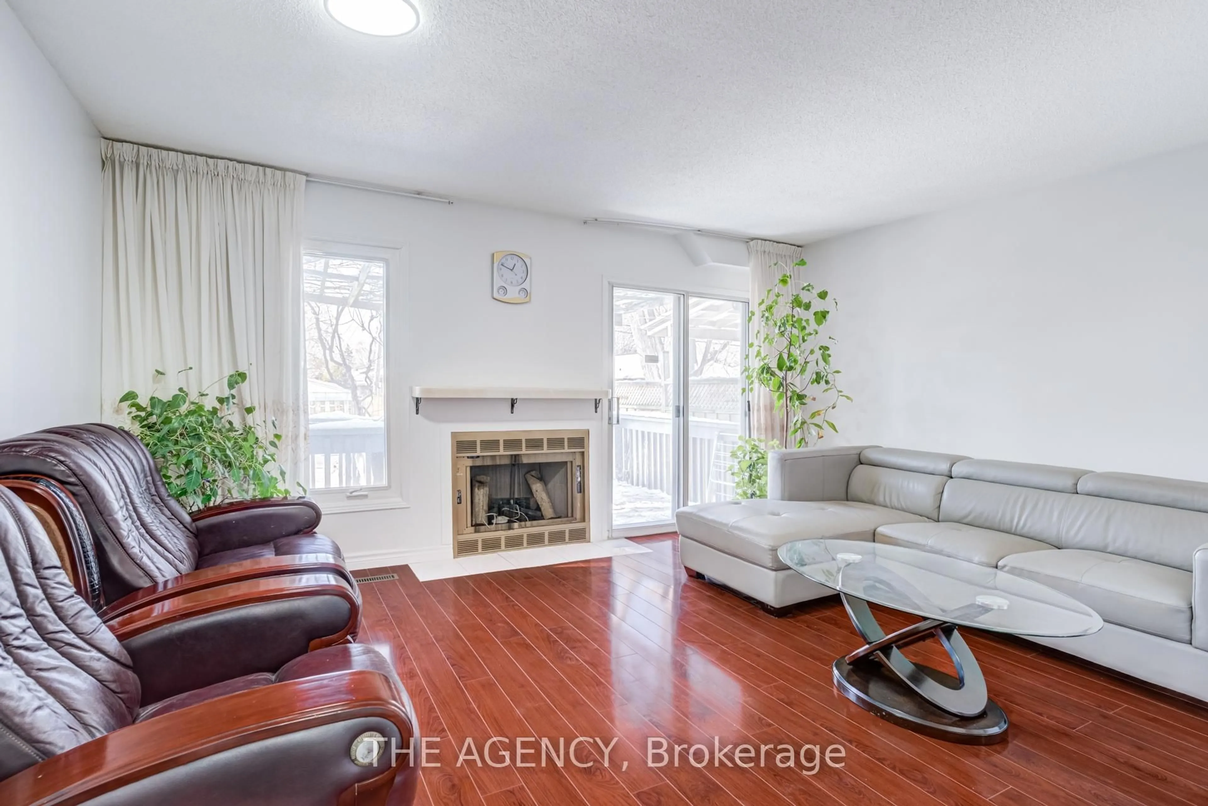 Living room with furniture, wood/laminate floor for 142 Greenbrae Crct, Toronto Ontario M1H 1R3