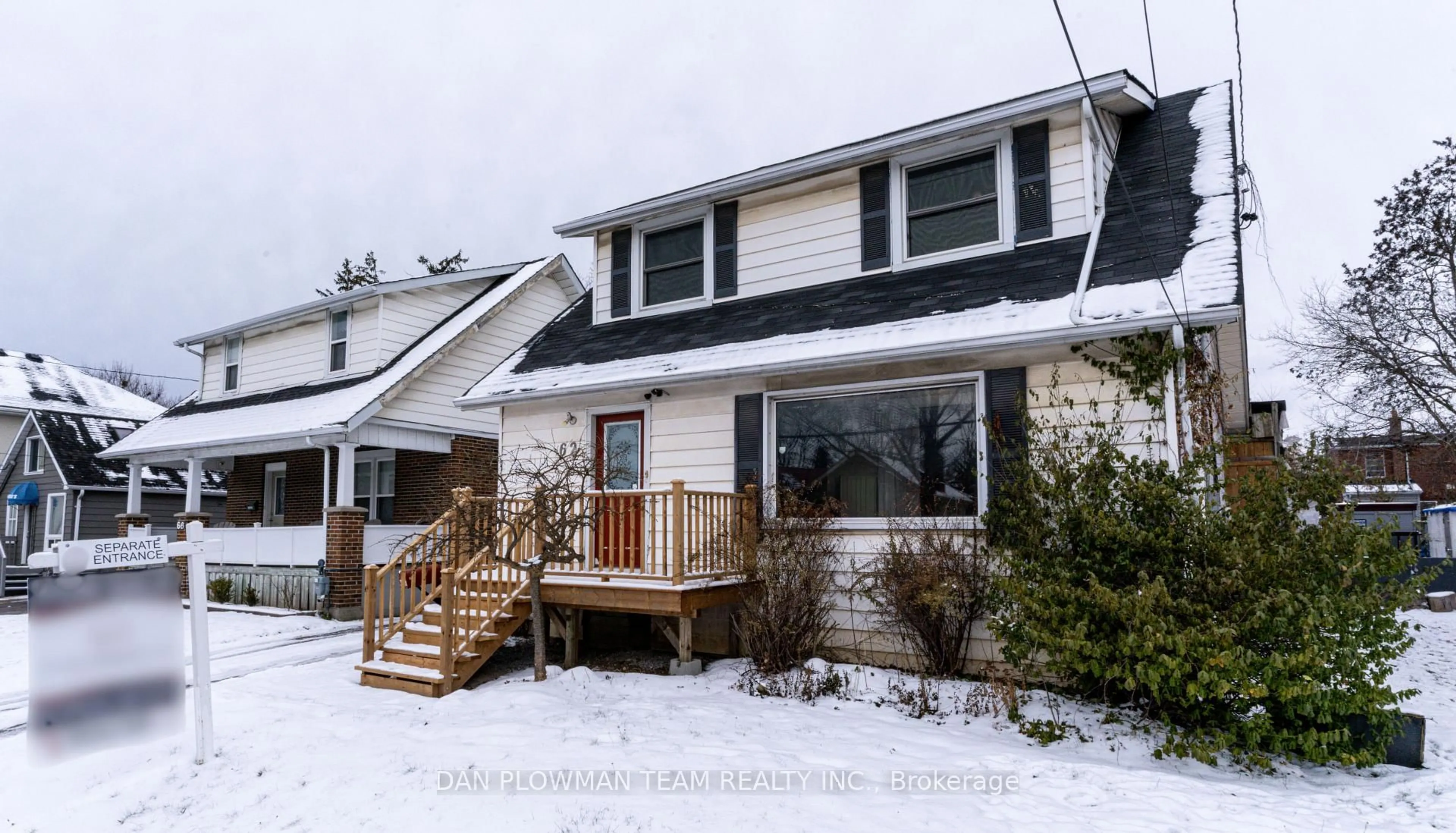 Home with vinyl exterior material, street for 62 Park Rd, Oshawa Ontario L1J 4G9