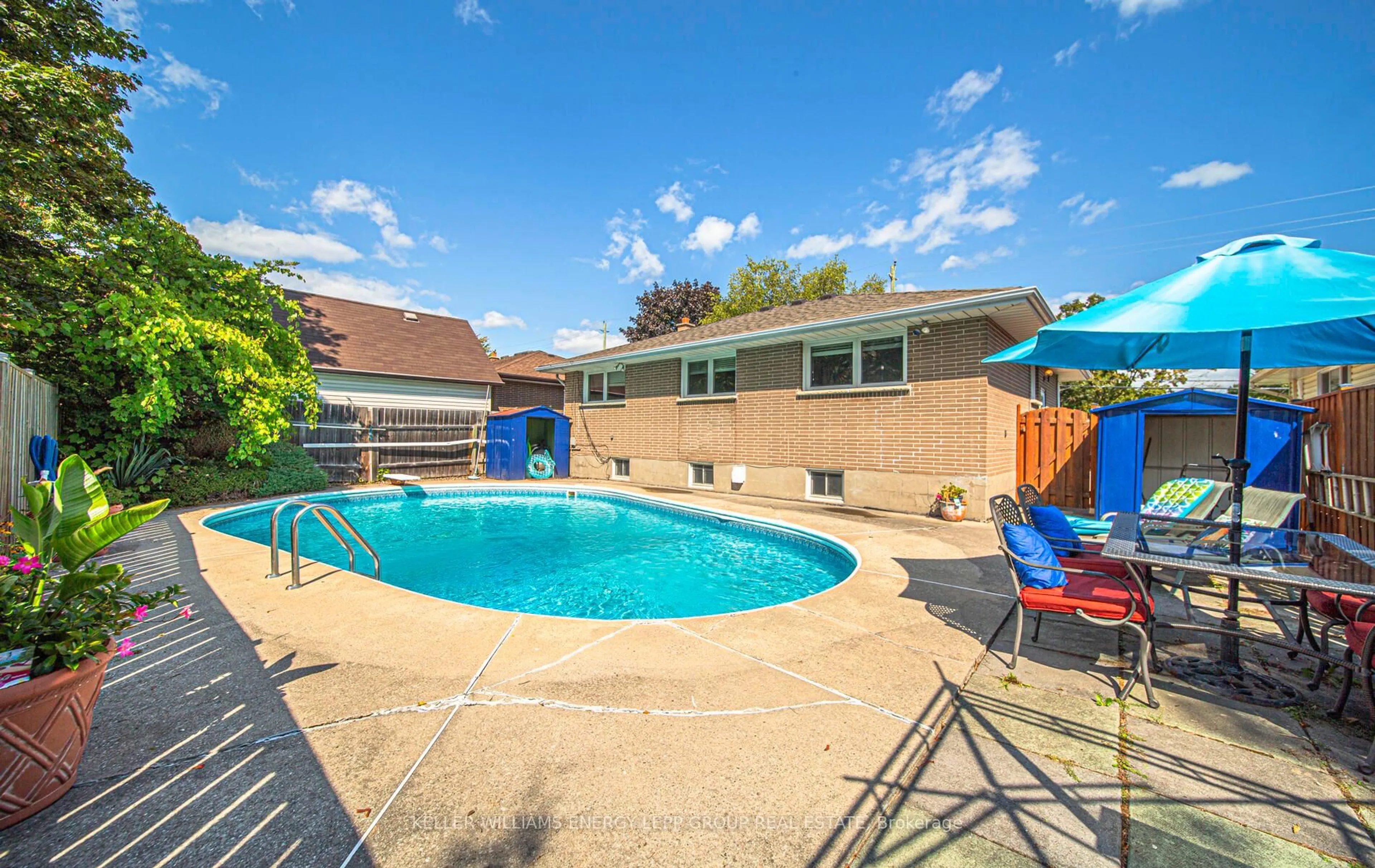 Pool for 564 Central Park Blvd, Oshawa Ontario L1G 6A4
