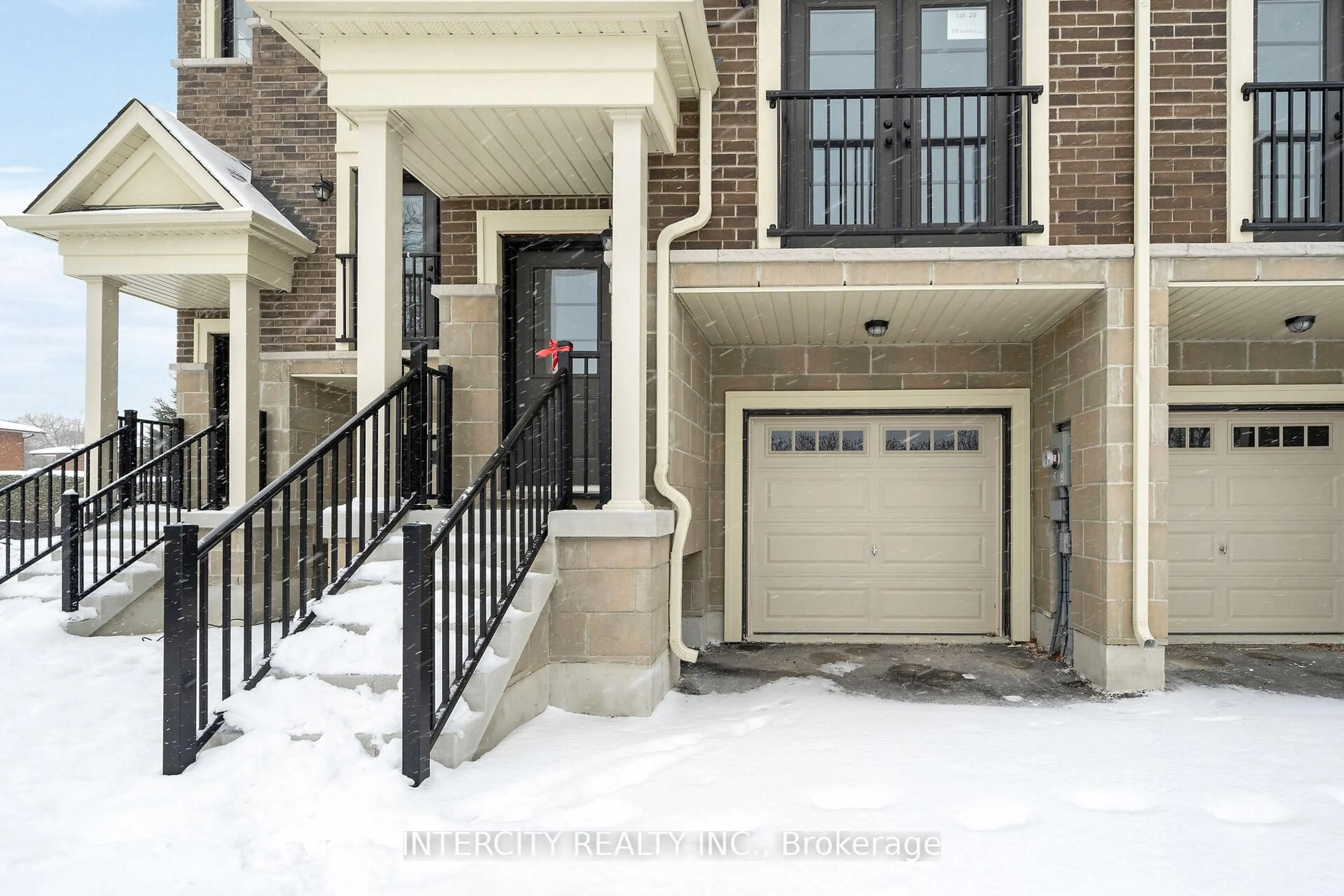 Indoor entryway for 79 Marret Lane #Unit 20, Clarington Ontario L1B 1J2