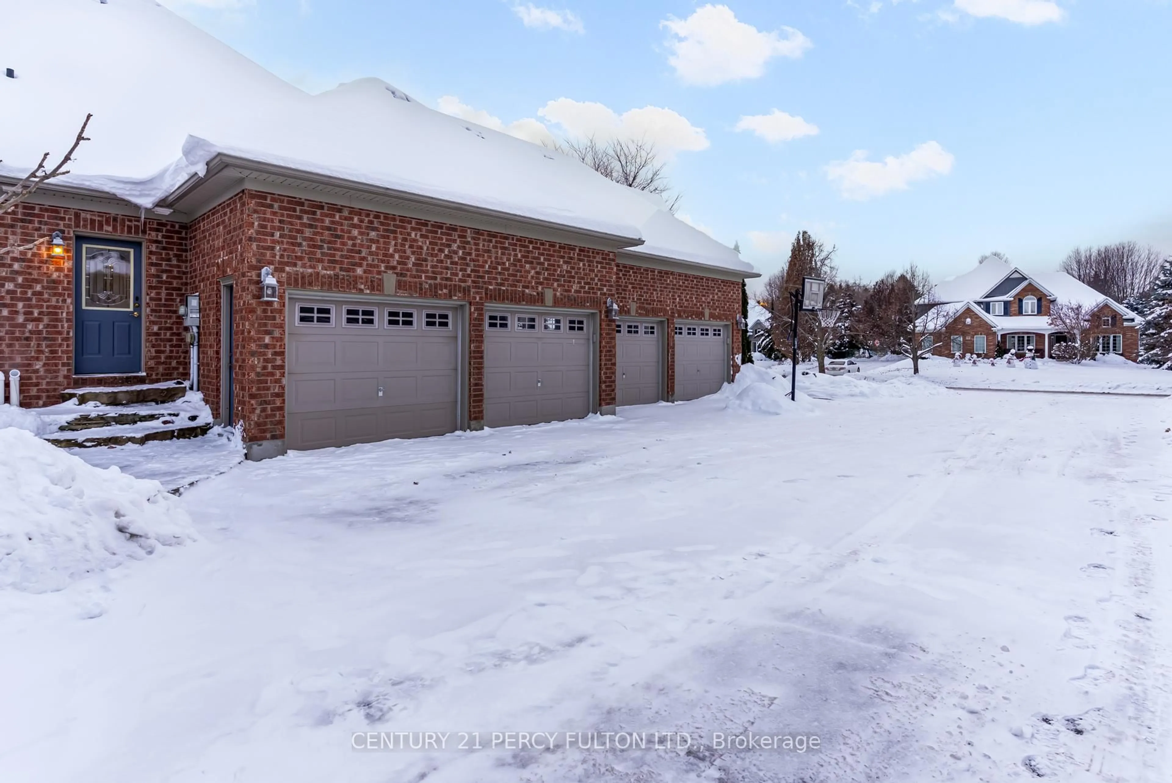 Indoor garage for 19 Wilson House Dr, Whitby Ontario L0B 1A0