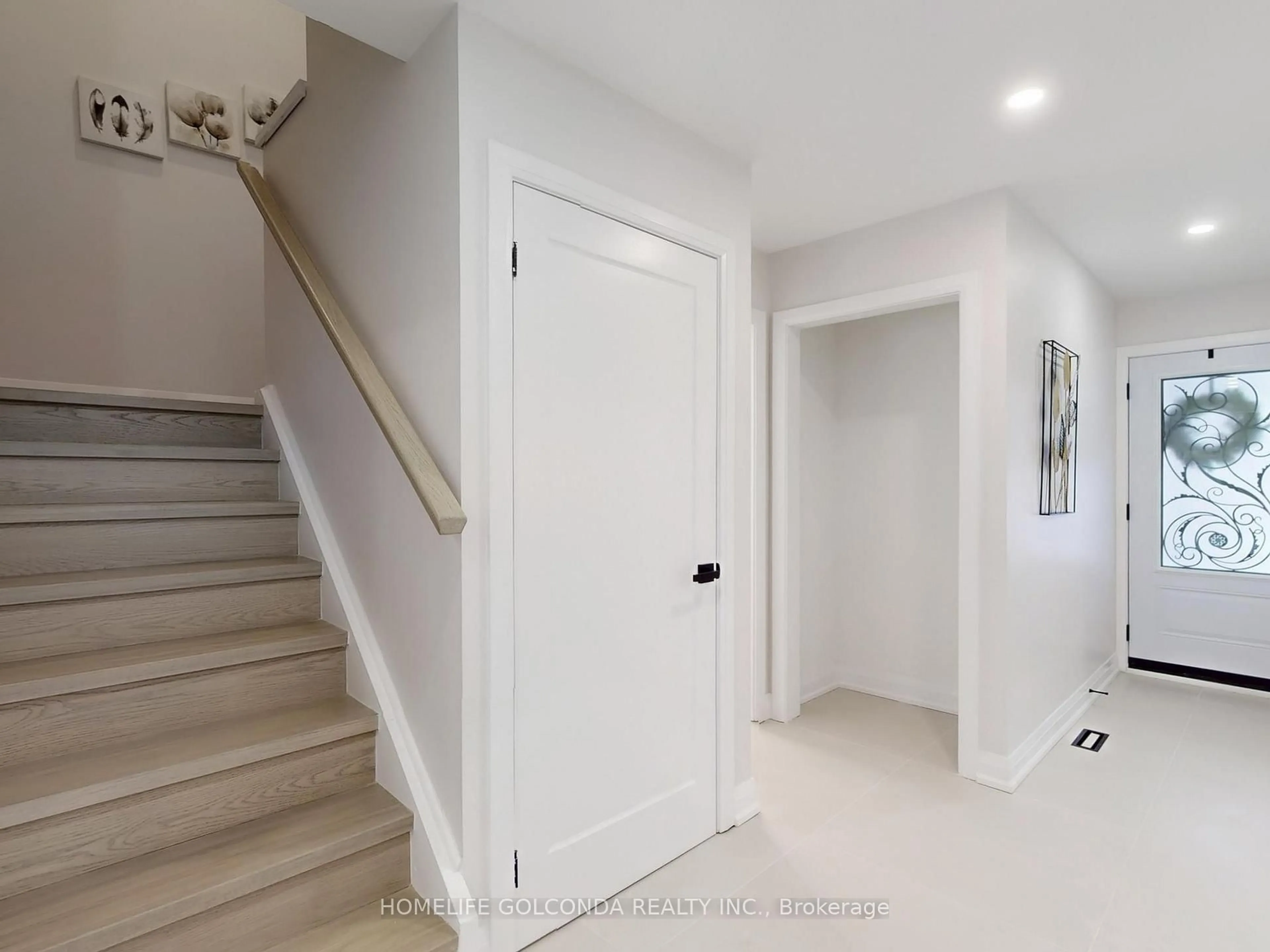 Indoor entryway for 14 Brigadoon Cres, Toronto Ontario M1T 3C1