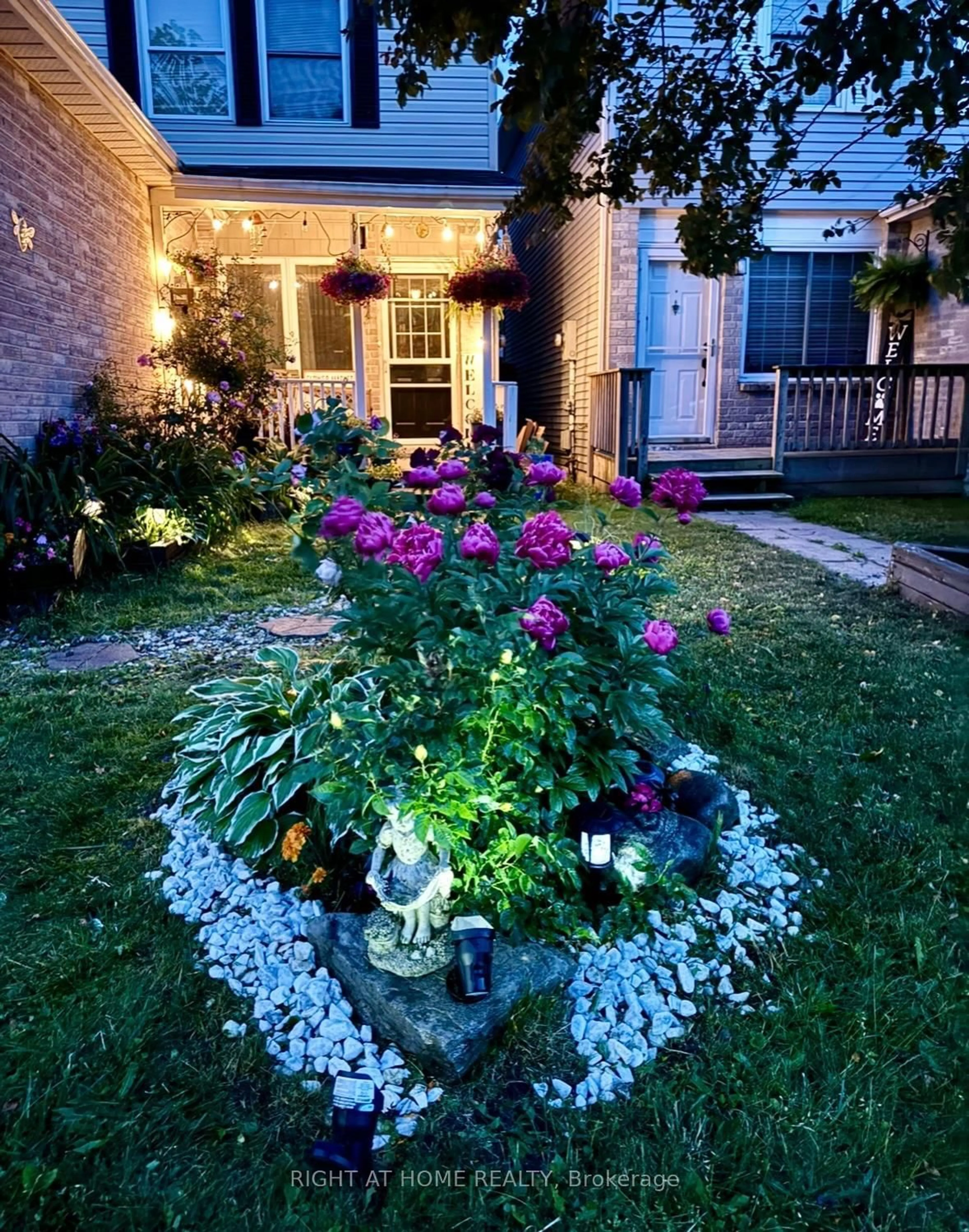 Patio, street for 1456 Valley Dr, Oshawa Ontario L1J 7Z3