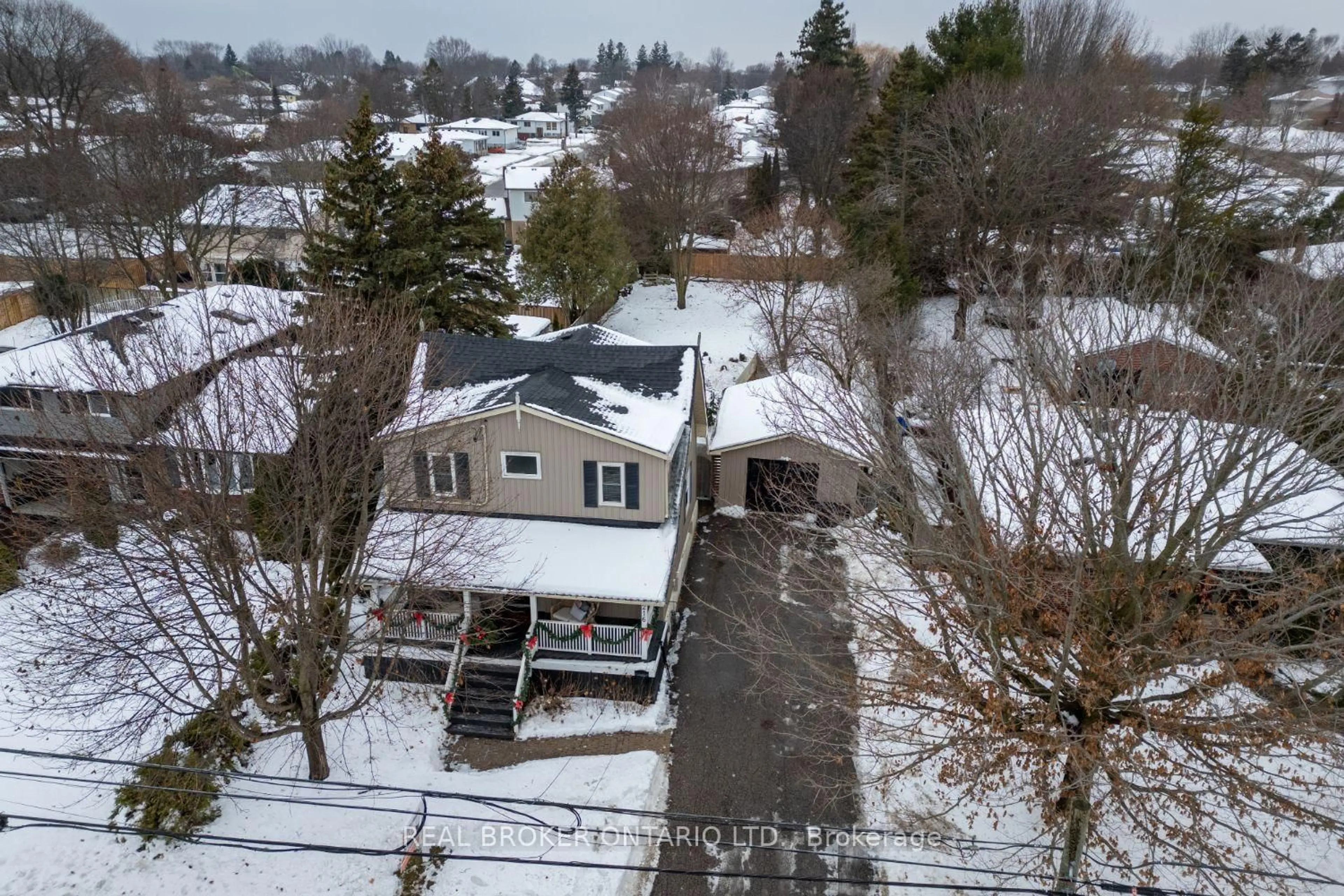 A pic from outside/outdoor area/front of a property/back of a property/a pic from drone, street for 216 Liberty St, Clarington Ontario L1C 2M8