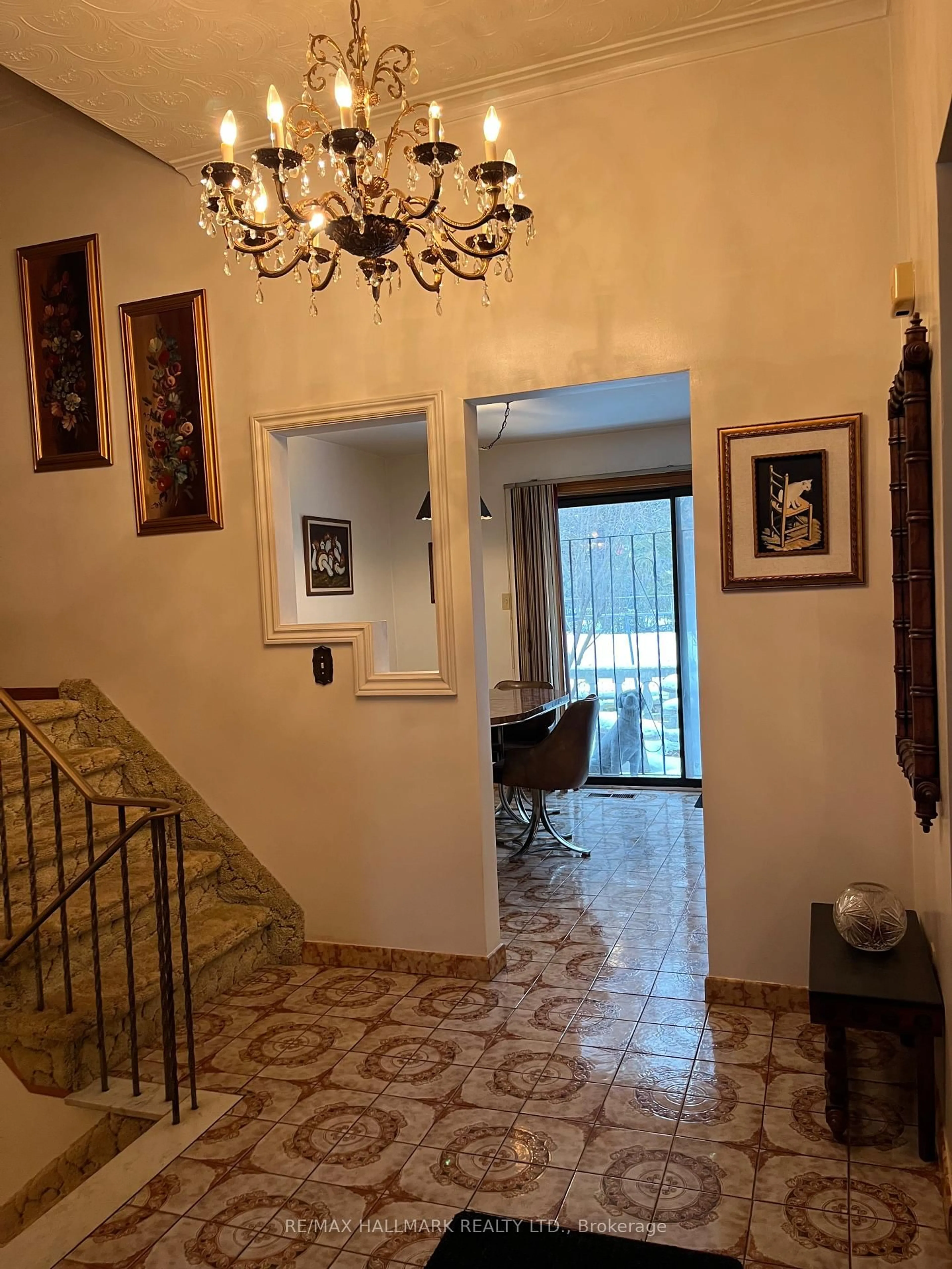 Indoor foyer for 68 Fergalea Ave, Toronto Ontario M1E 3L6