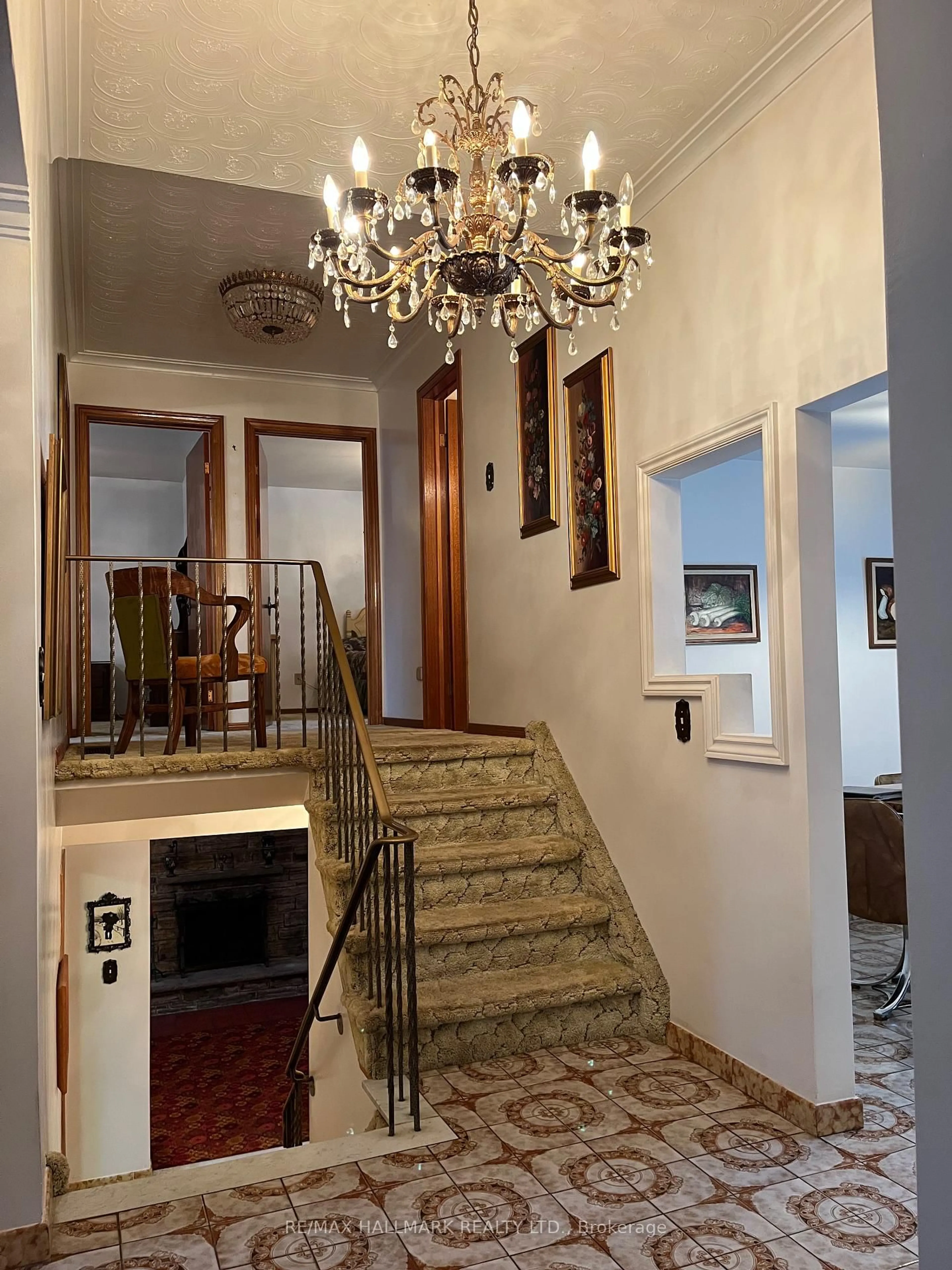 Indoor foyer for 68 Fergalea Ave, Toronto Ontario M1E 3L6