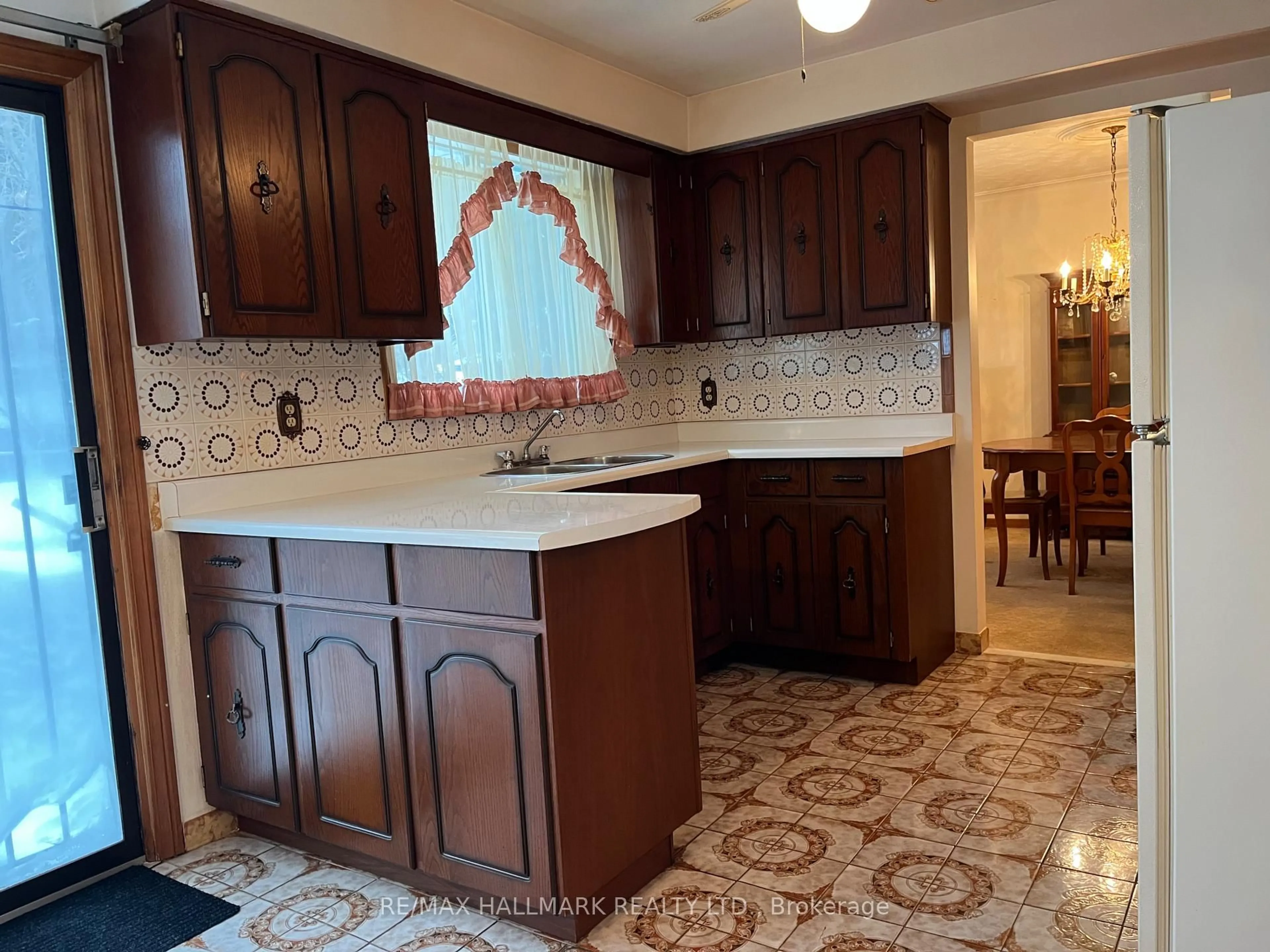 Standard kitchen, ceramic/tile floor for 68 Fergalea Ave, Toronto Ontario M1E 3L6