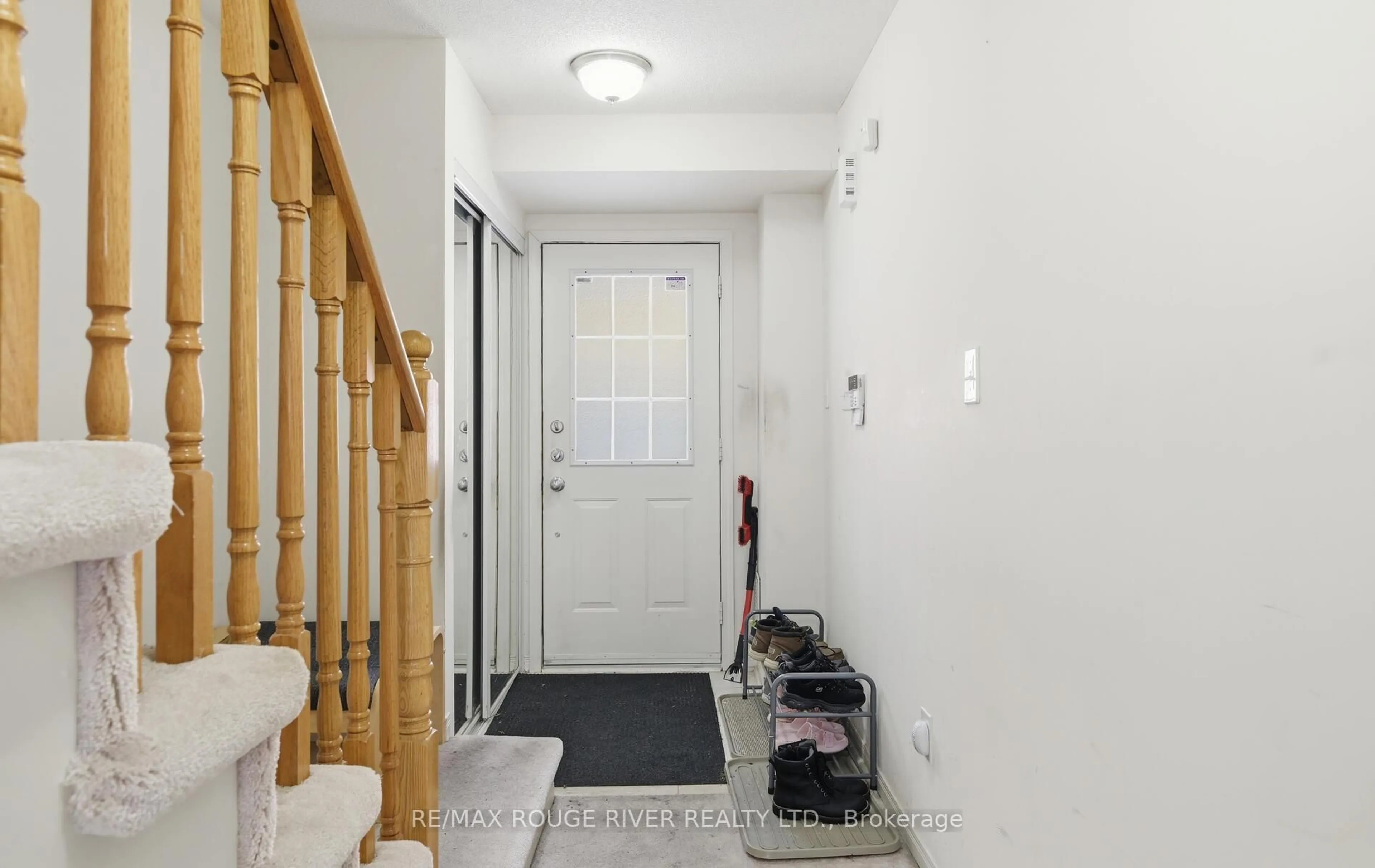 Indoor entryway for 1850 Kingston Rd #38, Pickering Ontario L1V 0A2