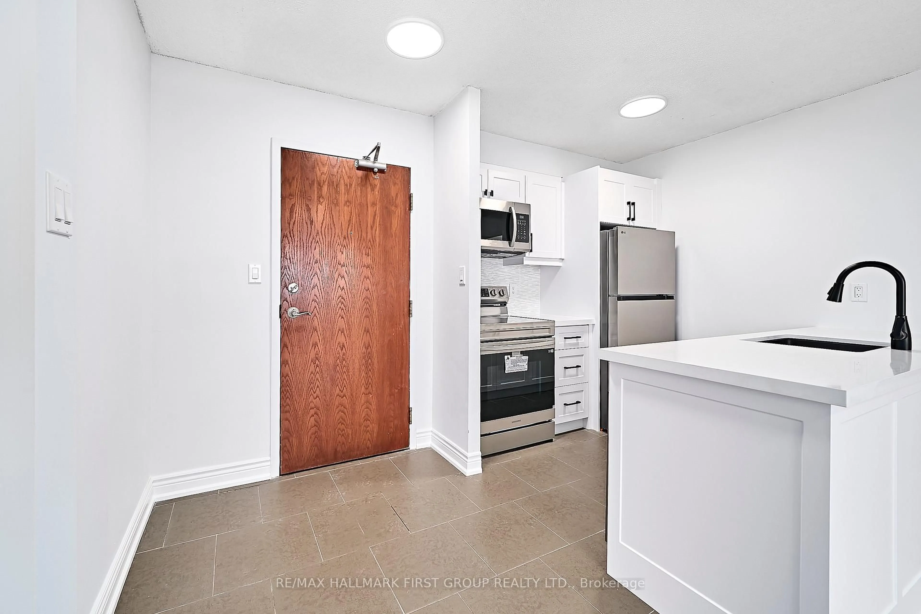 Standard kitchen, ceramic/tile floor for 1625 Pickering Pkwy #801, Pickering Ontario L1V 6Z6