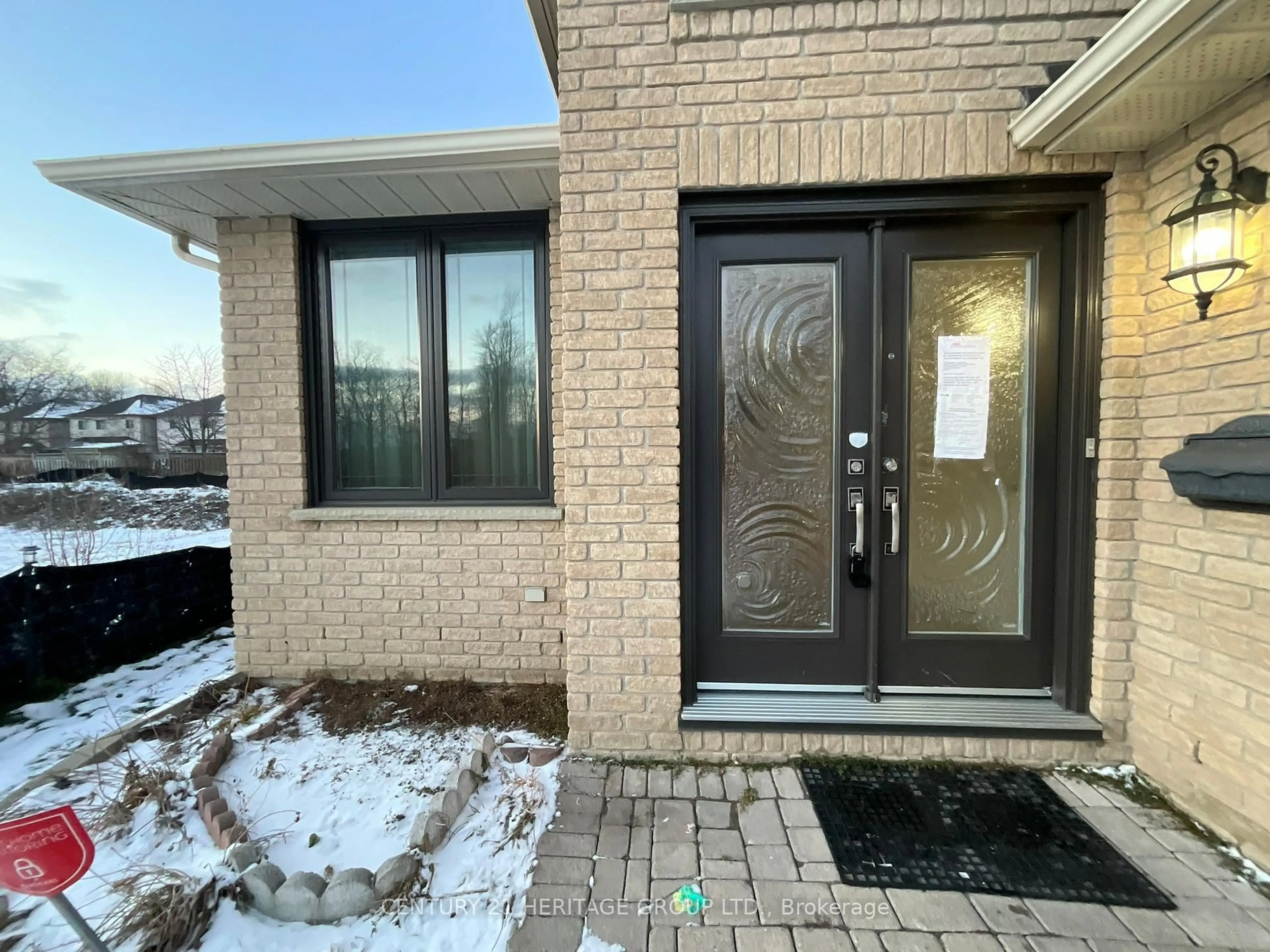 Unknown for 305 Sandringham Dr, Clarington Ontario L1E 3A7