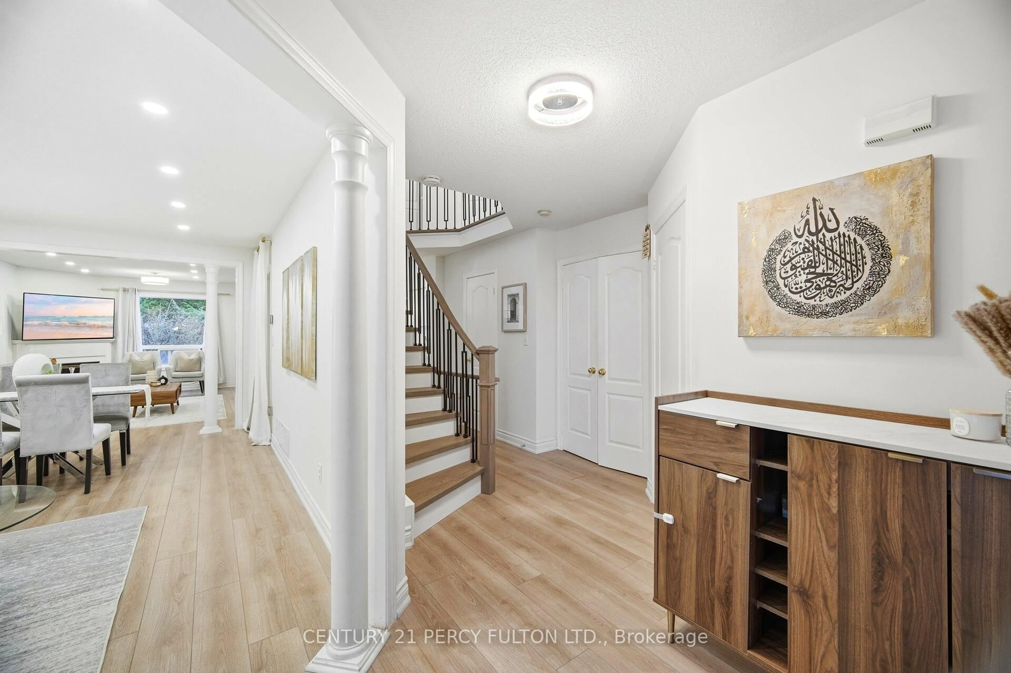 Indoor entryway for 35 Markwood Cres, Whitby Ontario L1R 2S3