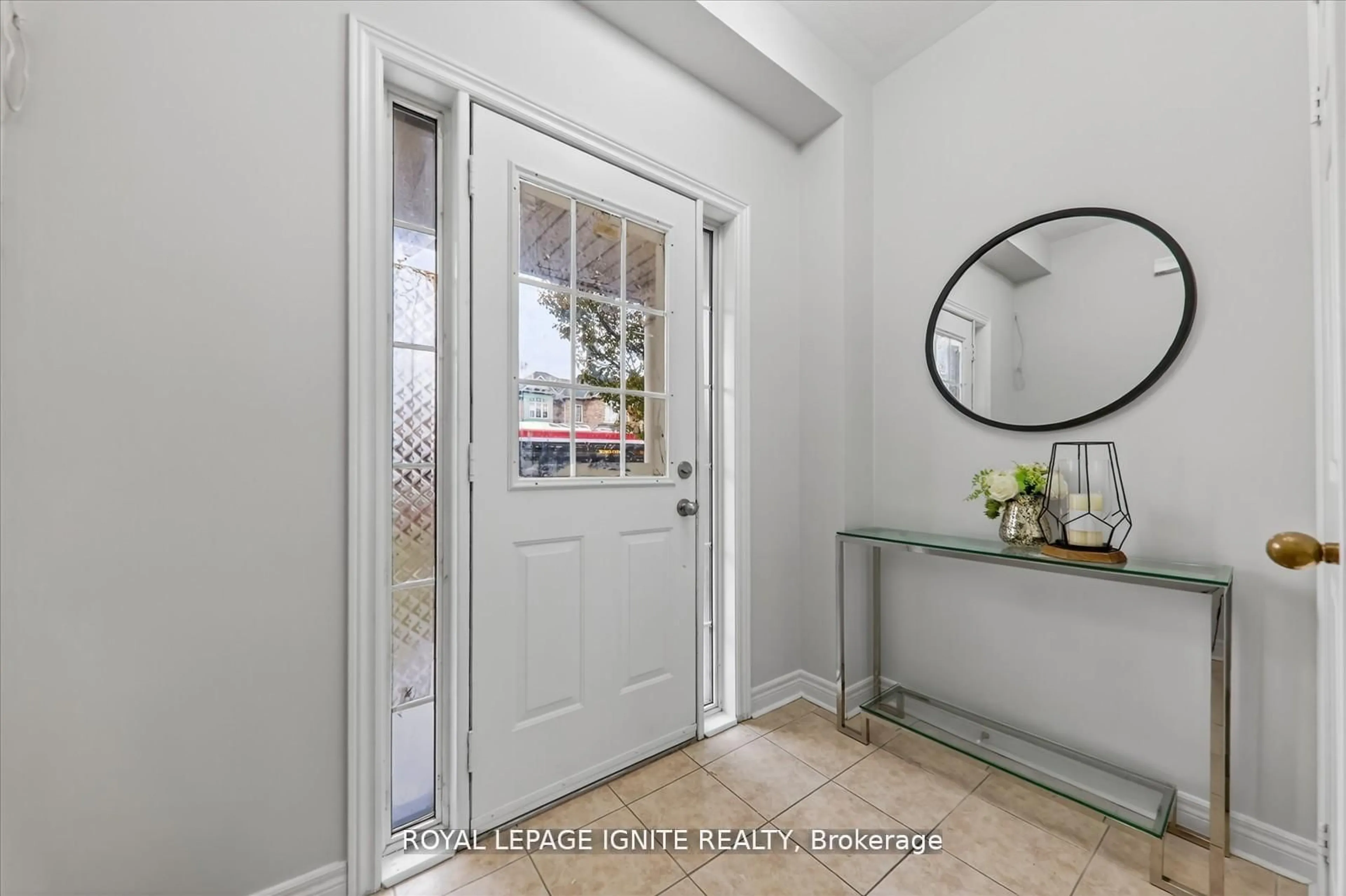 Indoor entryway for 163 Seasons Dr, Toronto Ontario M1X 2E2