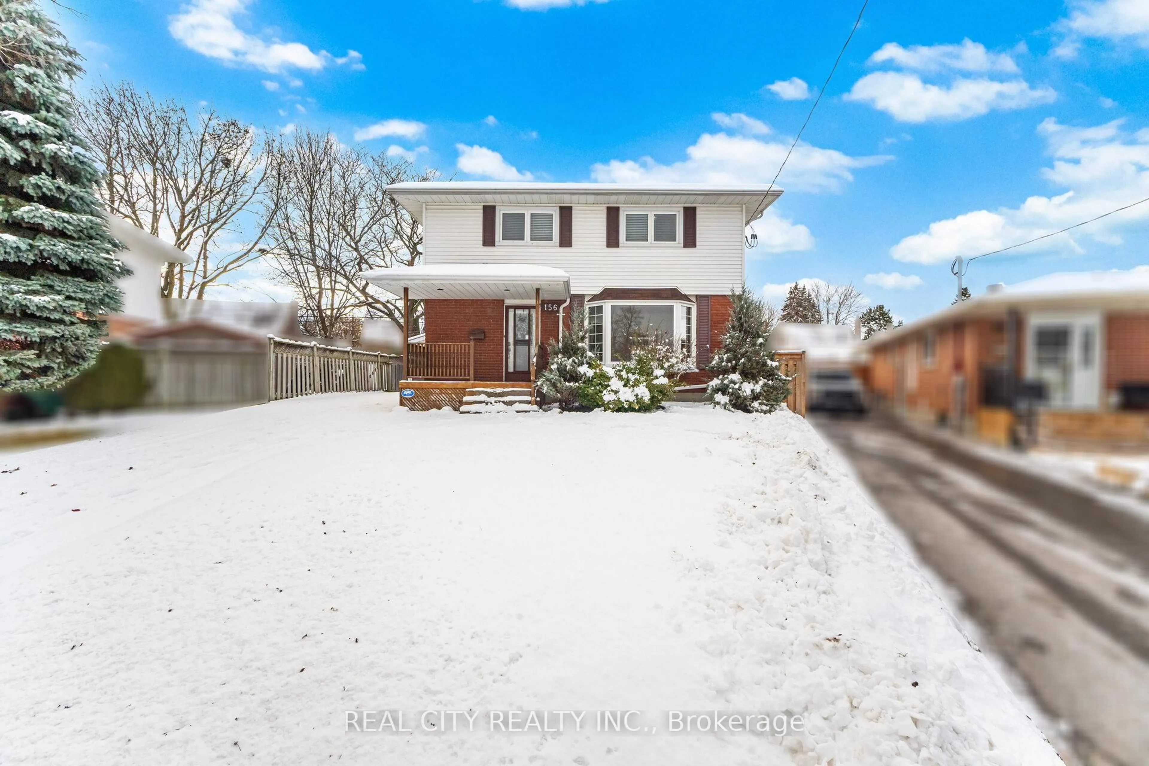 A pic from outside/outdoor area/front of a property/back of a property/a pic from drone, street for 156 Gladstone Ave, Oshawa Ontario L1J 4E7