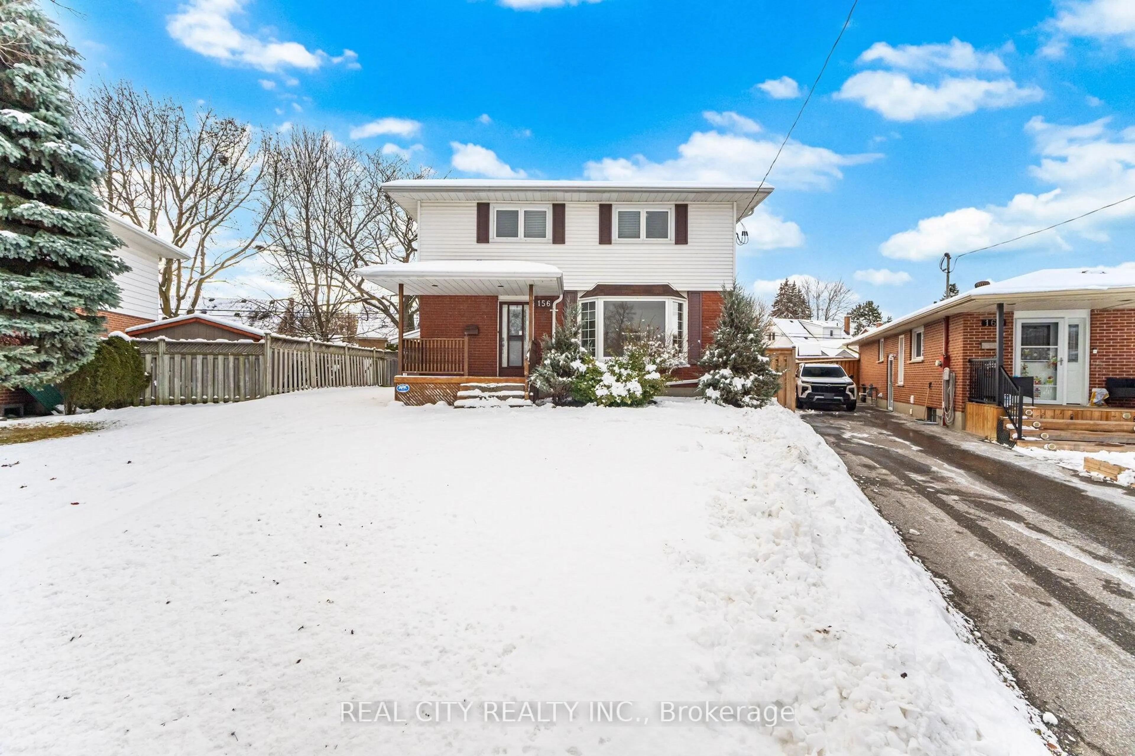 A pic from outside/outdoor area/front of a property/back of a property/a pic from drone, street for 156 Gladstone Ave, Oshawa Ontario L1J 4E7