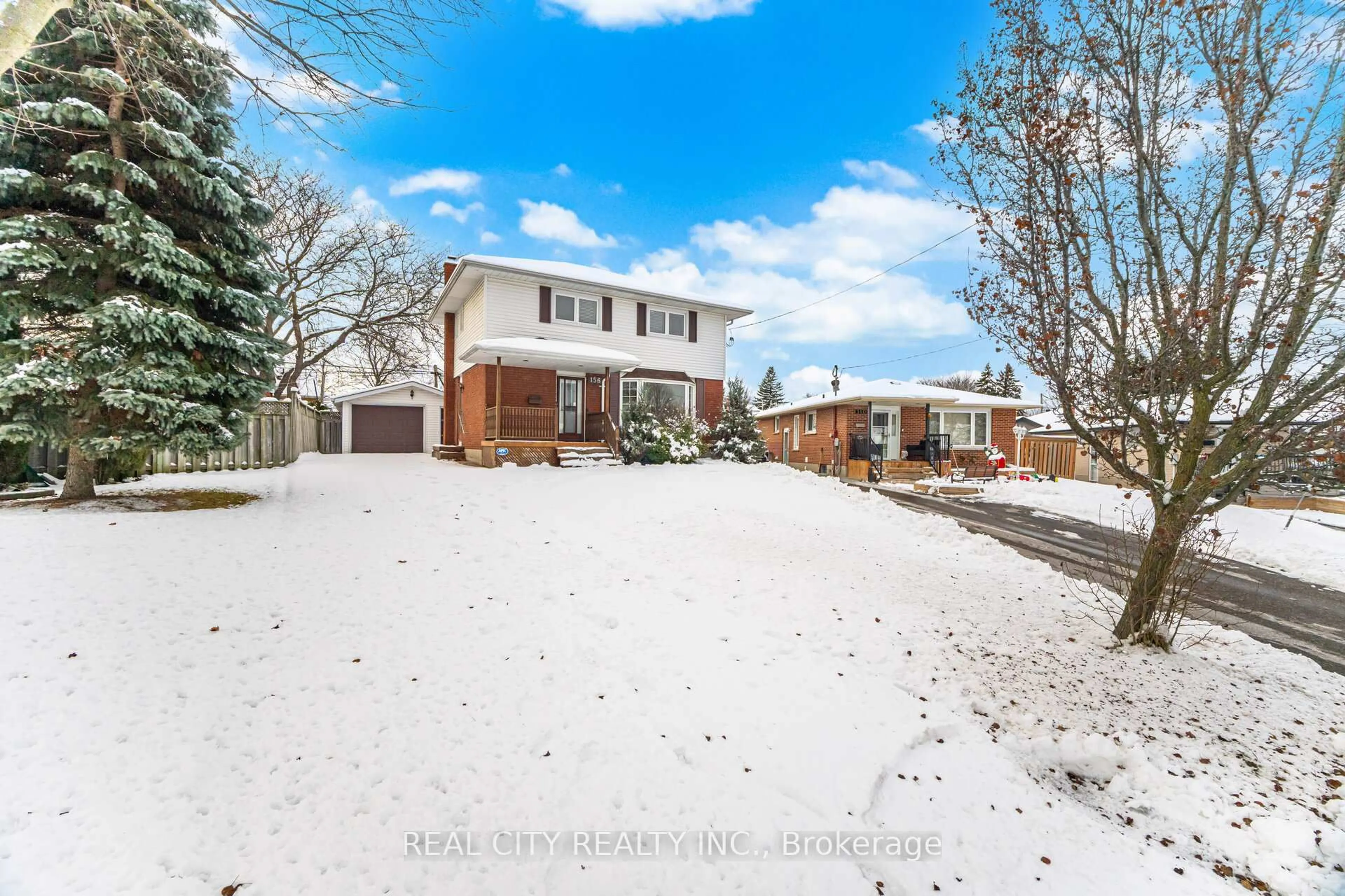 A pic from outside/outdoor area/front of a property/back of a property/a pic from drone, street for 156 Gladstone Ave, Oshawa Ontario L1J 4E7