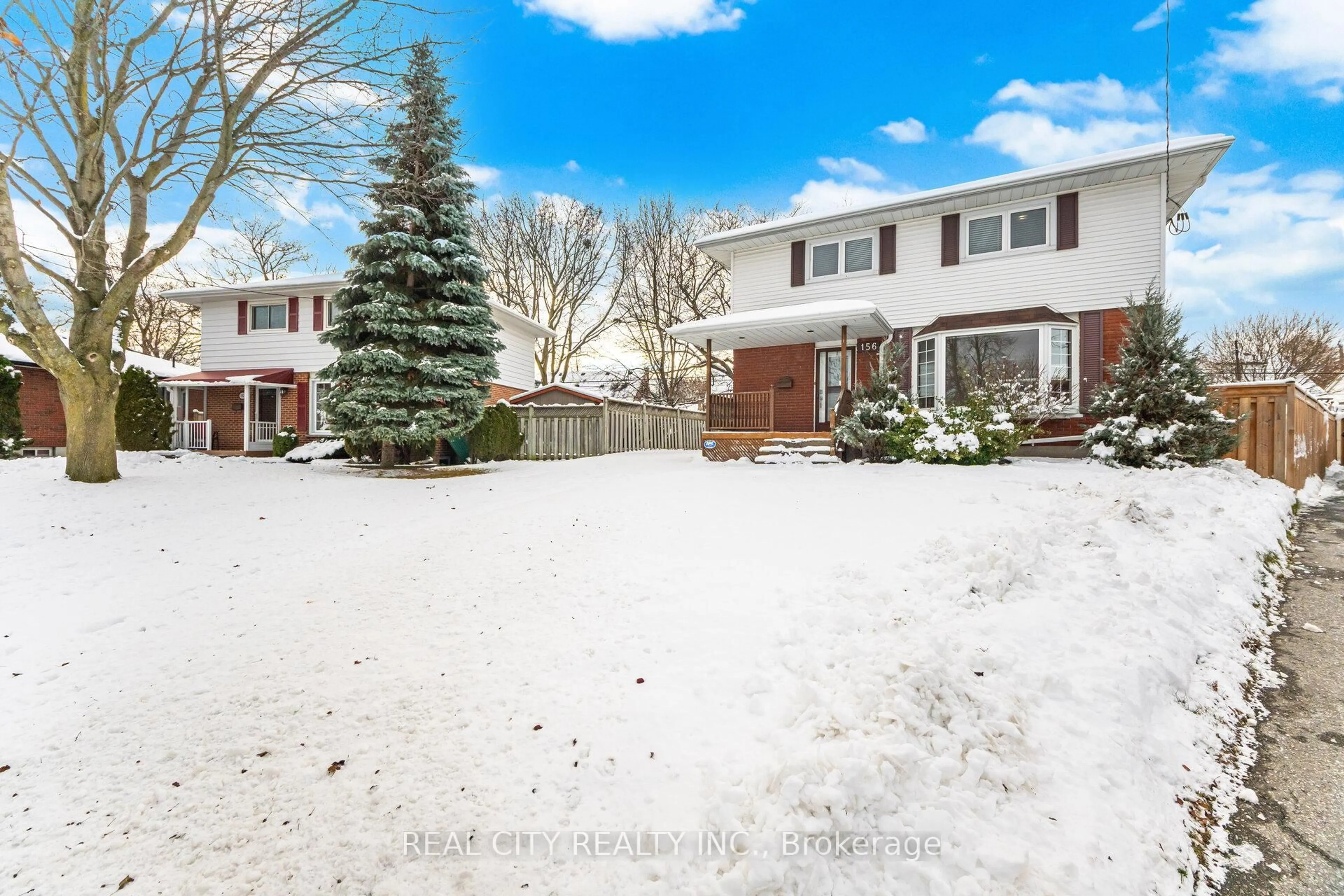 A pic from outside/outdoor area/front of a property/back of a property/a pic from drone, street for 156 Gladstone Ave, Oshawa Ontario L1J 4E7