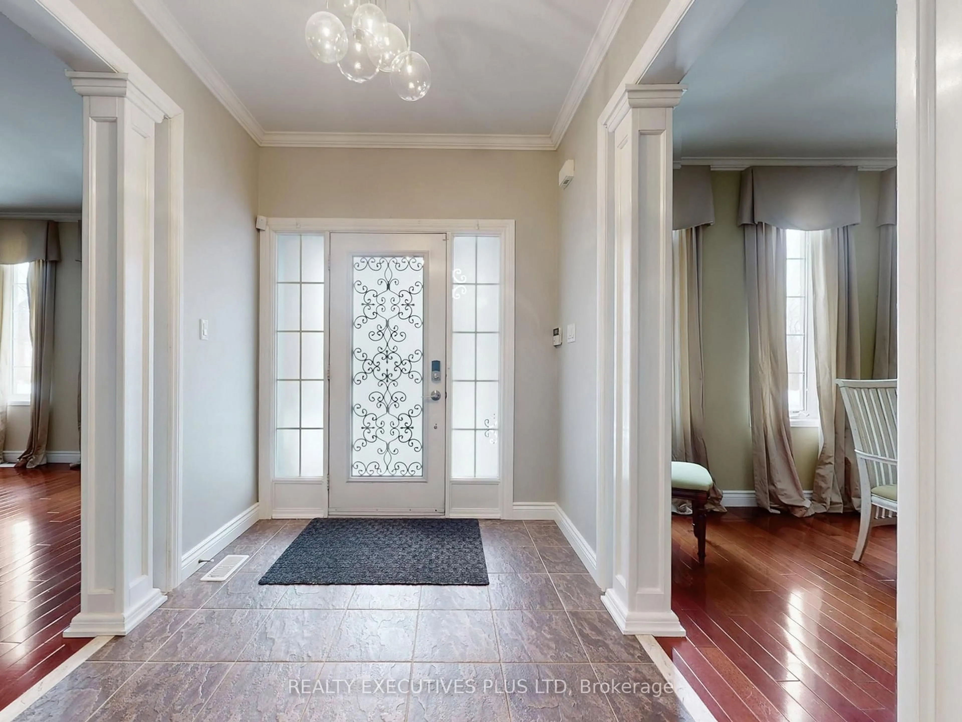 Indoor entryway for 46 Williamson Dr, Ajax Ontario L1T 4M9