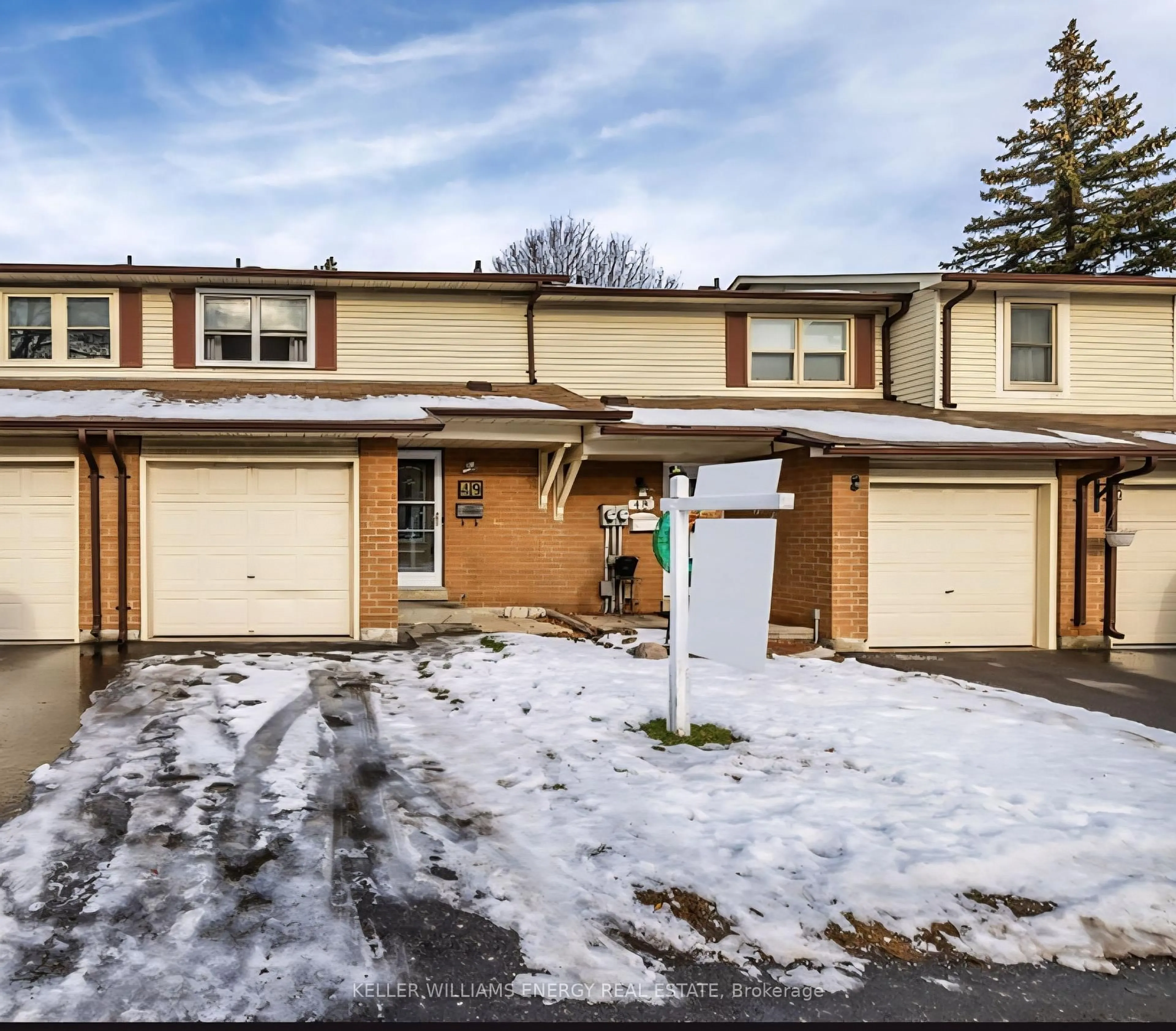 A pic from outside/outdoor area/front of a property/back of a property/a pic from drone, street for 450 Bristol Cres #49, Oshawa Ontario L1J 6M3