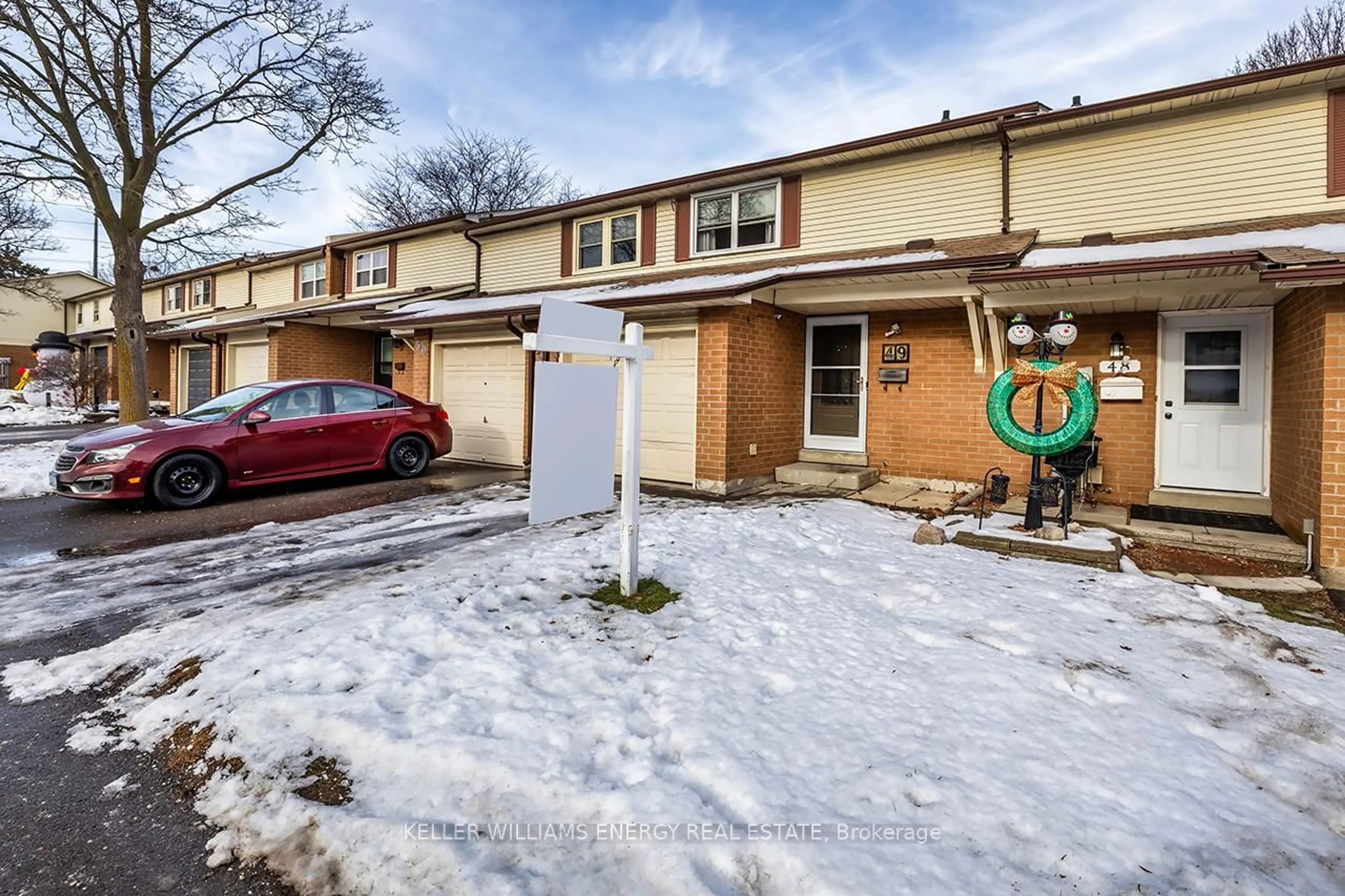 A pic from outside/outdoor area/front of a property/back of a property/a pic from drone, street for 450 Bristol Cres #49, Oshawa Ontario L1J 6M3