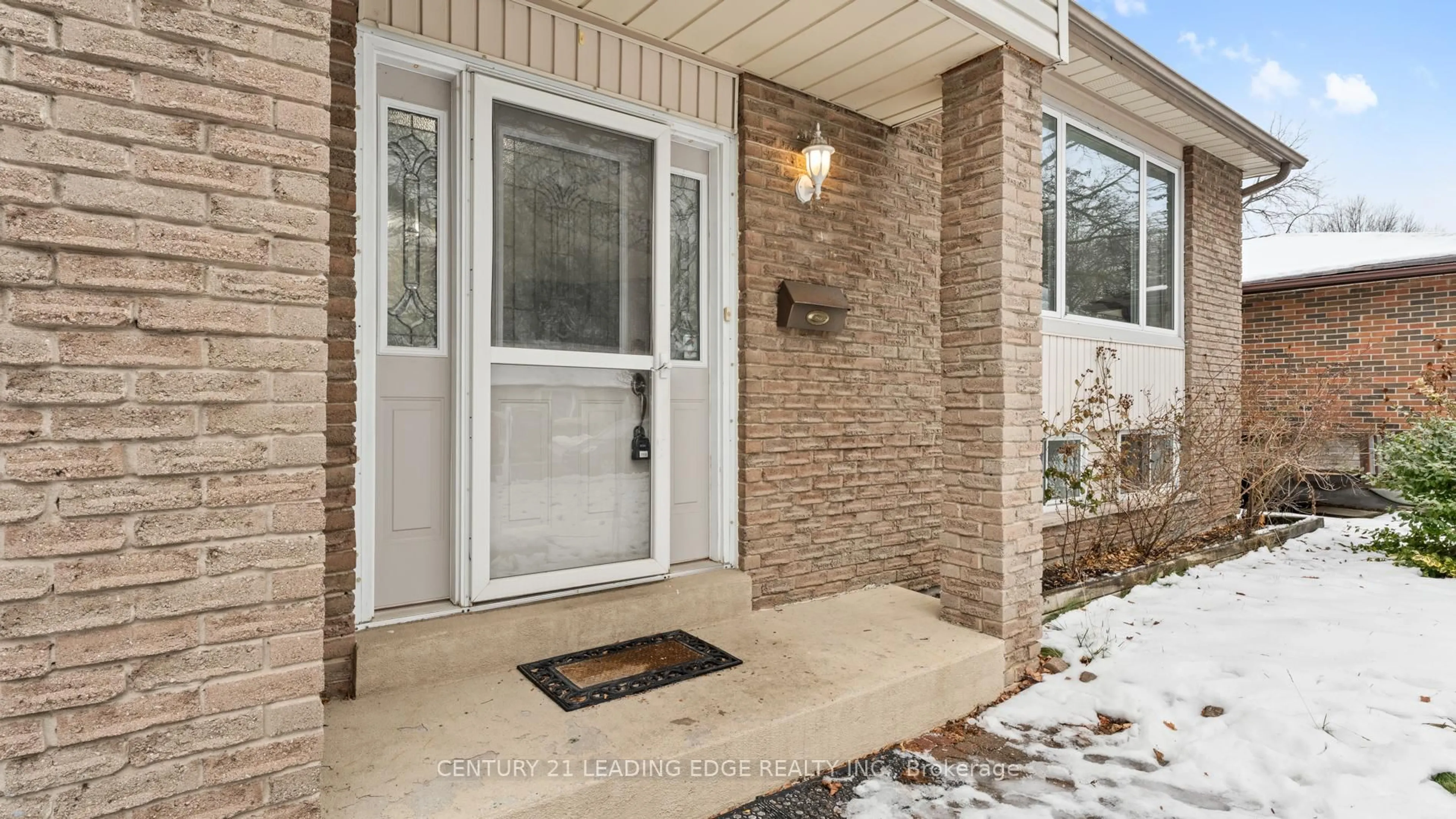Indoor entryway for 69 Calais St, Whitby Ontario L1N 5M3