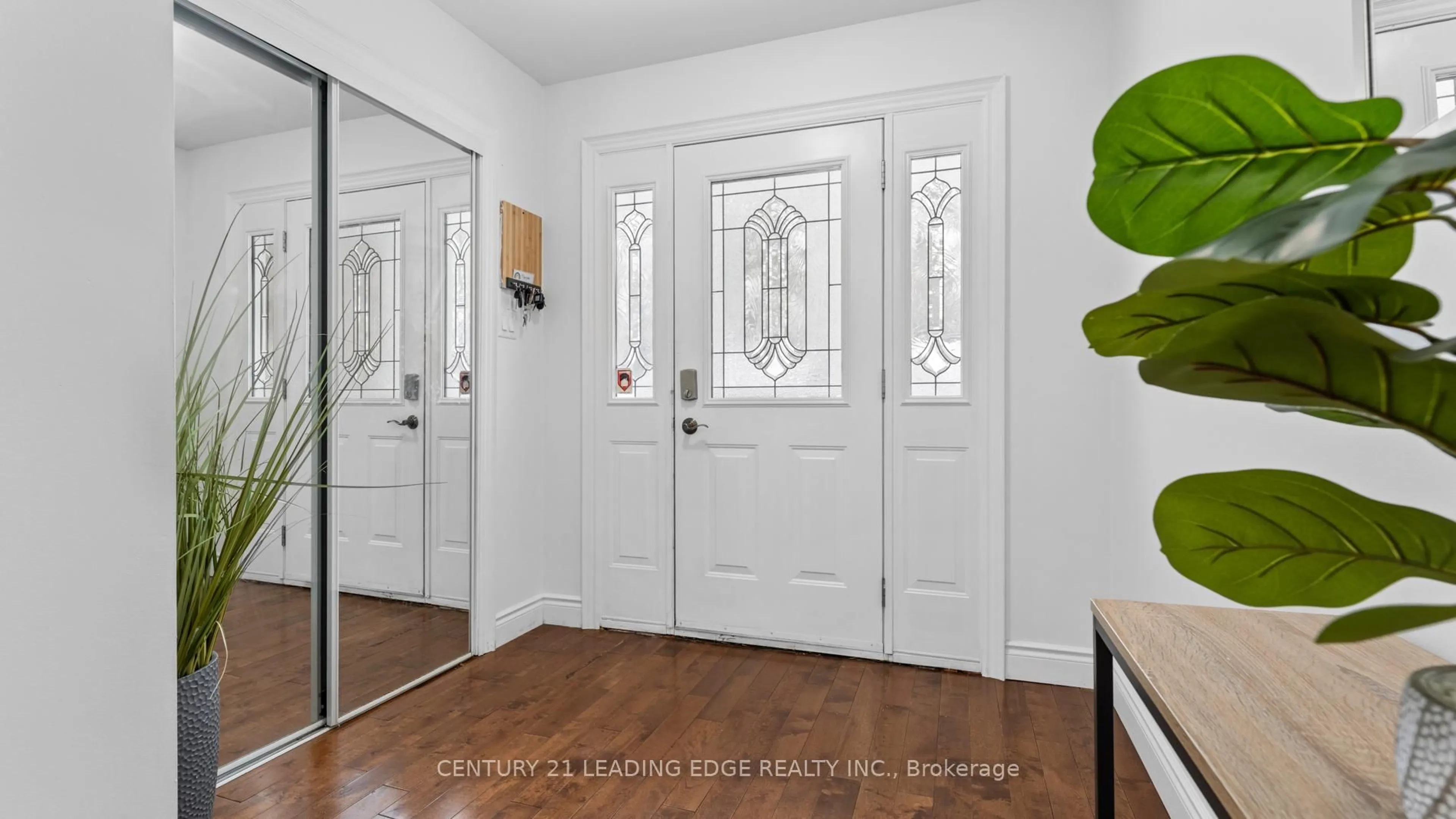 Indoor entryway for 69 Calais St, Whitby Ontario L1N 5M3
