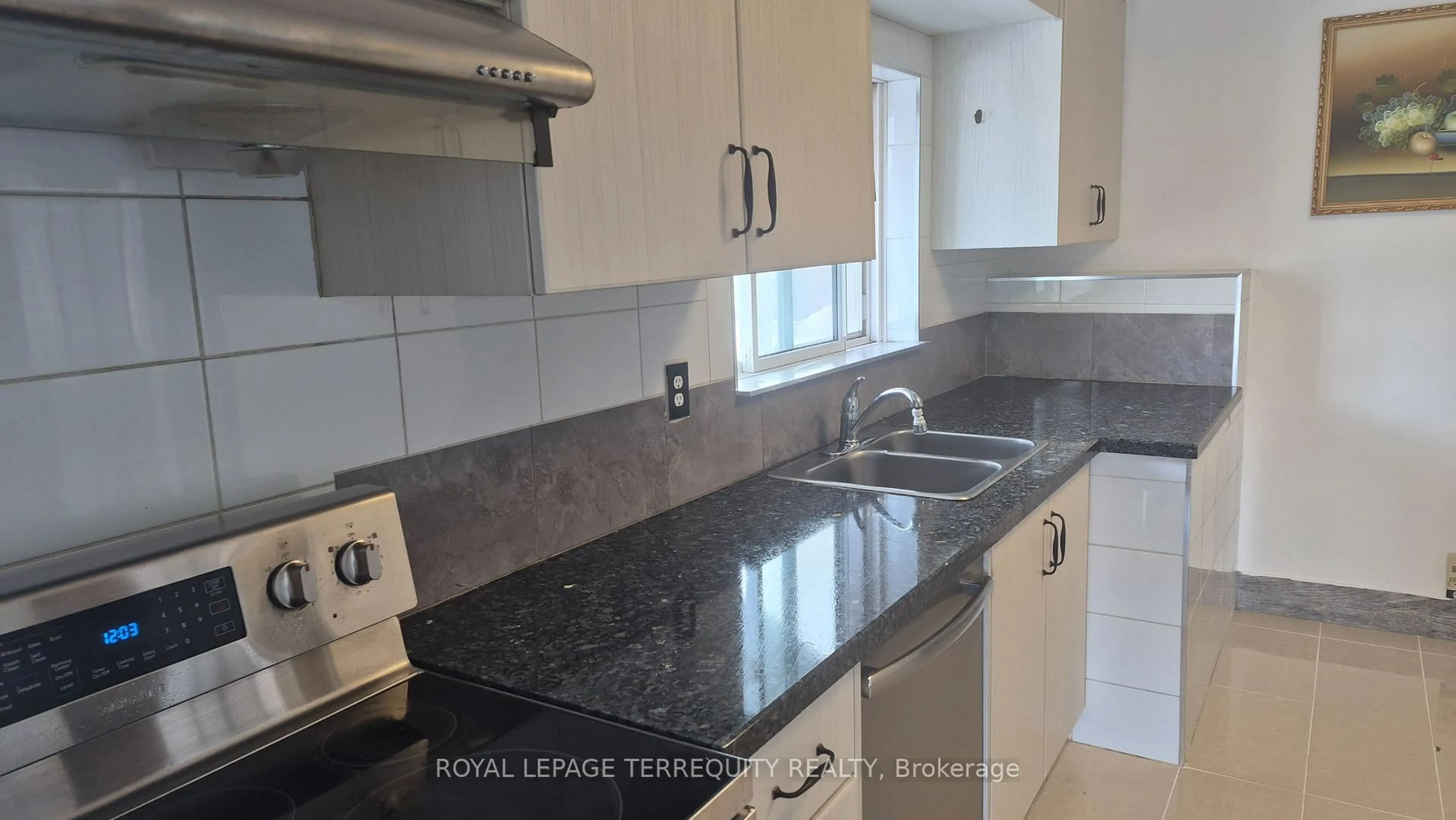 Standard kitchen, ceramic/tile floor for 45 Forbes Rd, Toronto Ontario M1P 1L1