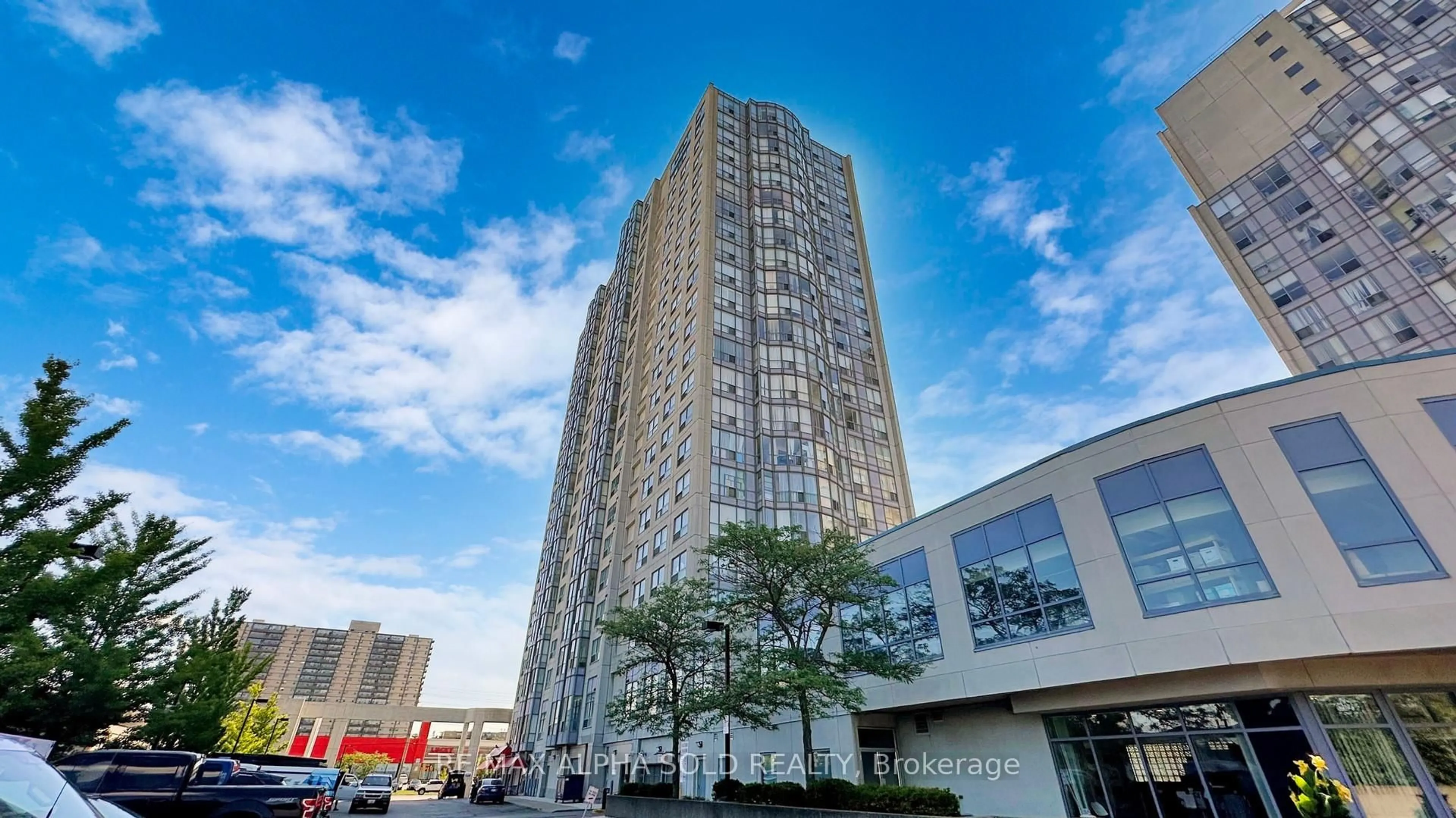 Indoor foyer for 1470 Midland Ave #1703, Toronto Ontario M1P 4Z4