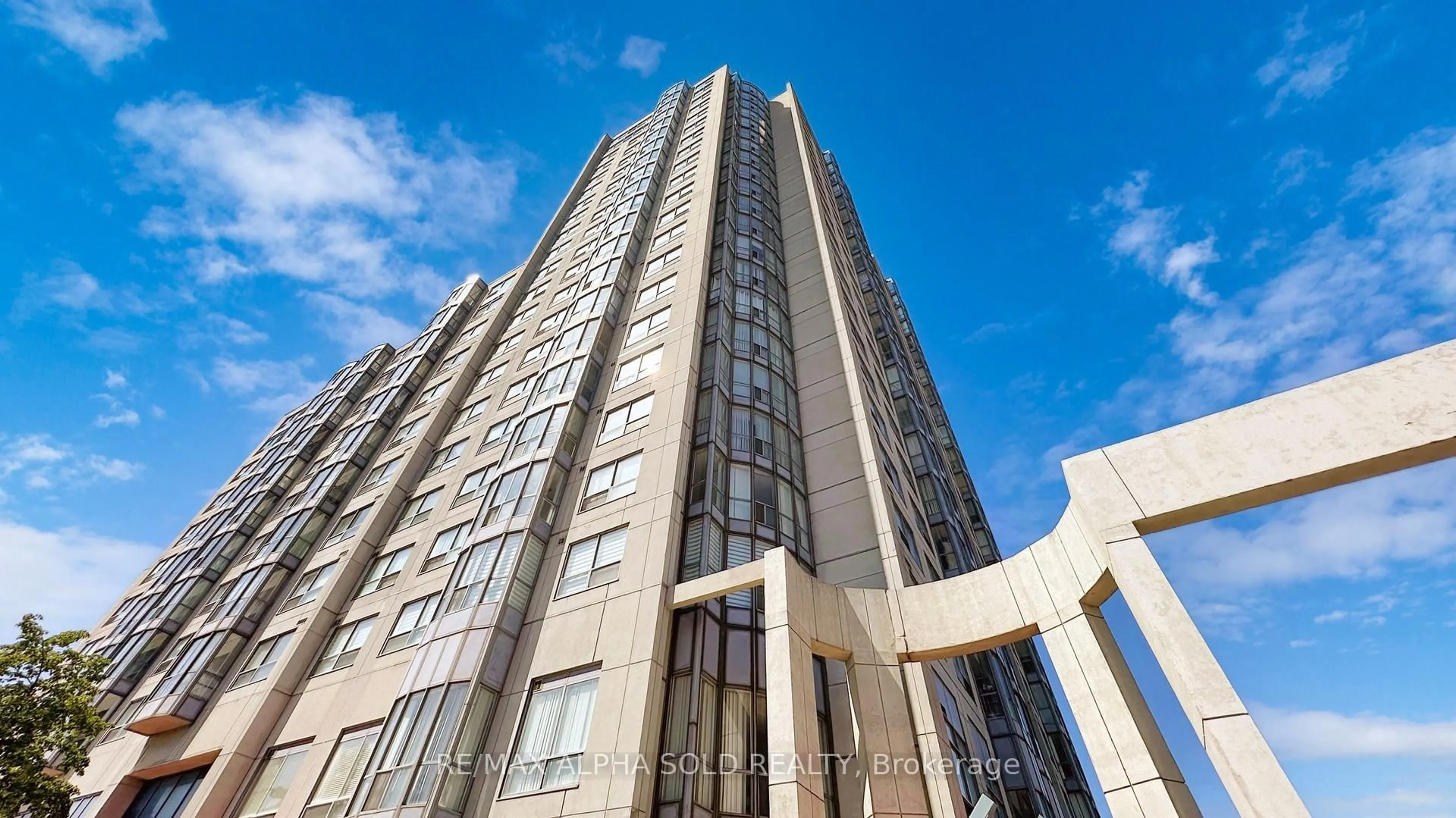 Indoor foyer for 1470 Midland Ave #1703, Toronto Ontario M1P 4Z4