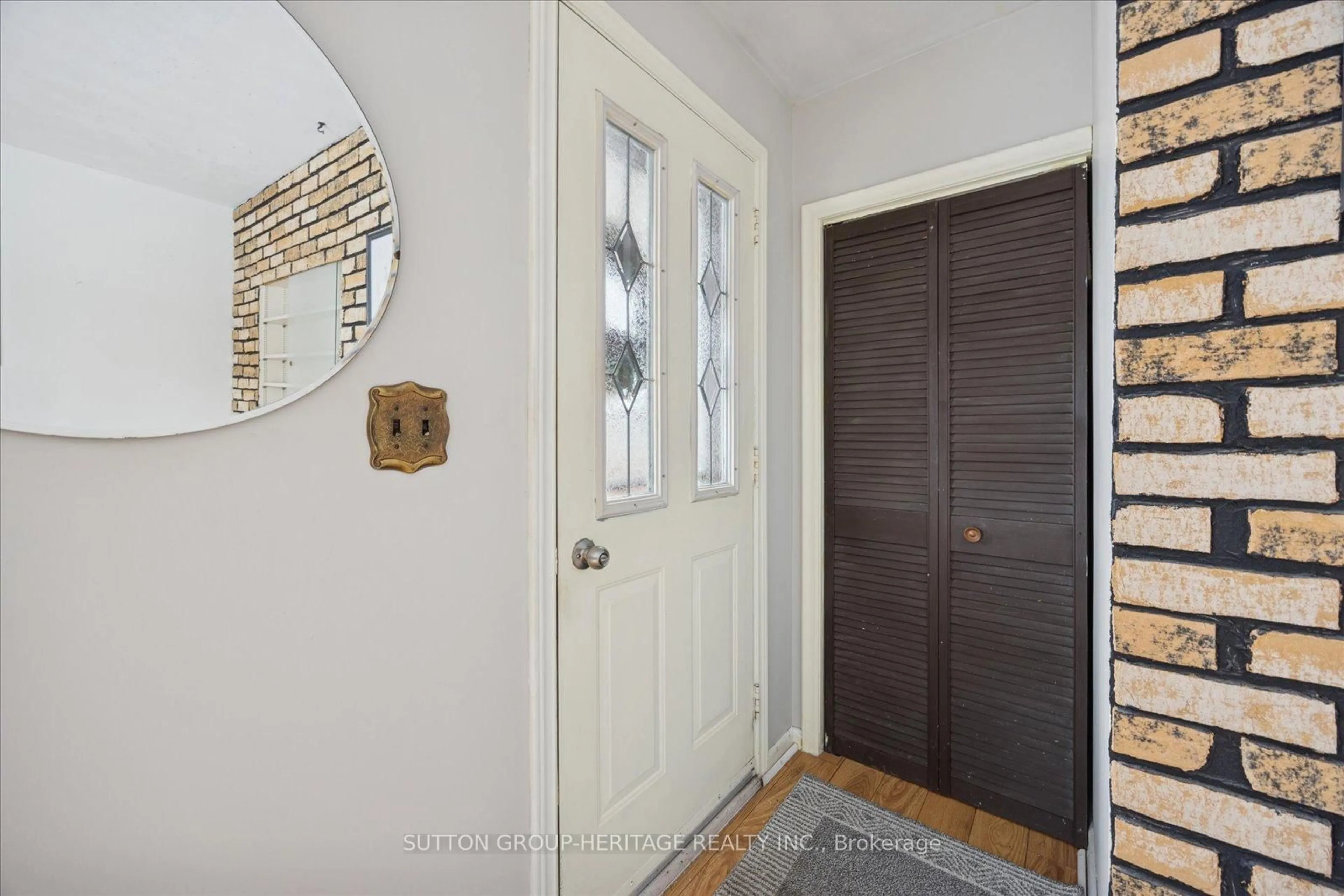 Indoor entryway for 2592 Trulls Rd, Clarington Ontario L1E 2N3