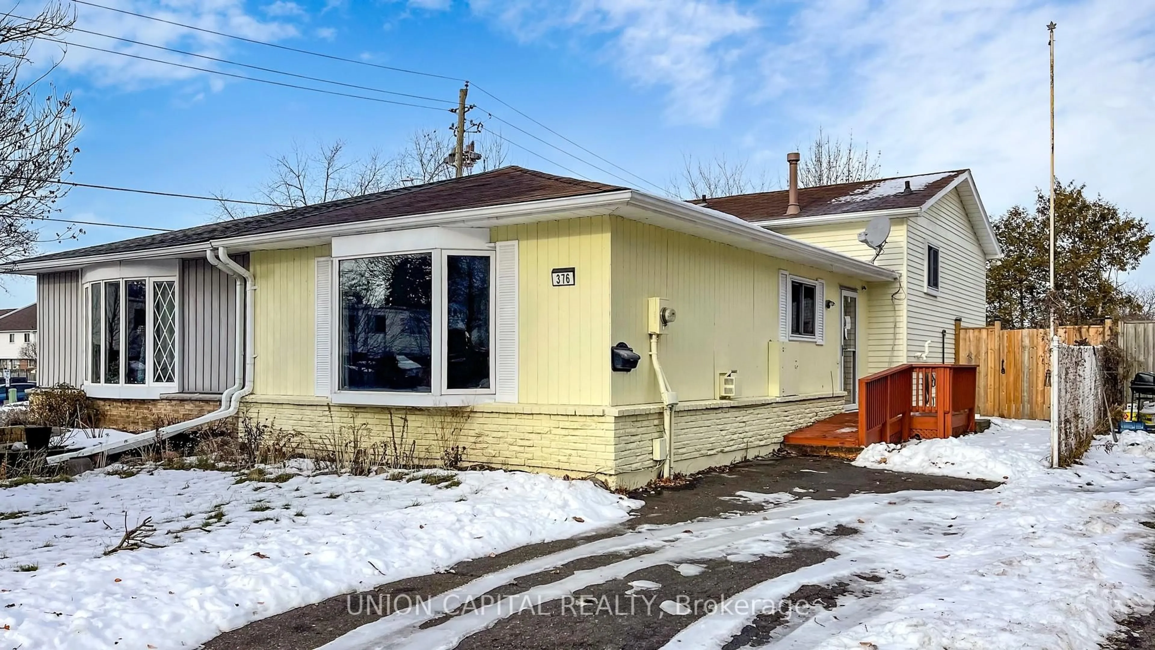 Unknown for 376 Calvert Crt, Oshawa Ontario L1J 6X7