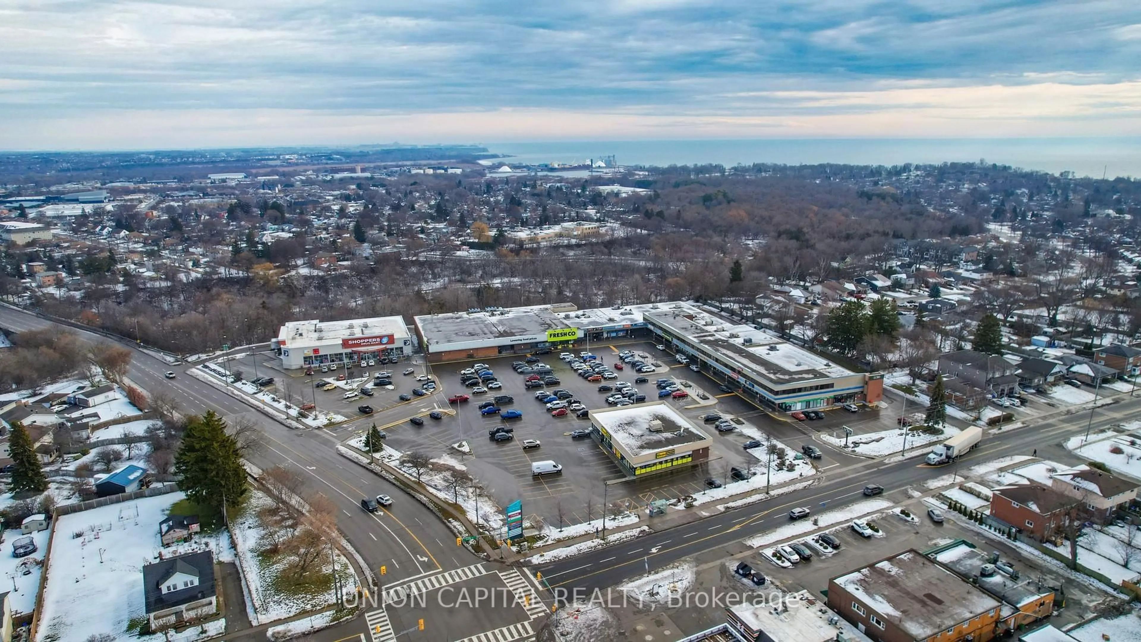 A pic from outside/outdoor area/front of a property/back of a property/a pic from drone, unknown for 376 Calvert Crt, Oshawa Ontario L1J 6X7